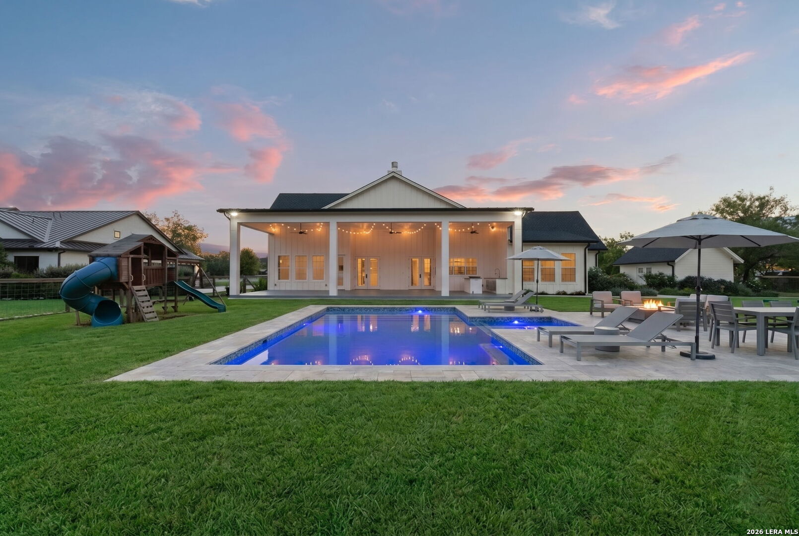 807 WADE RD