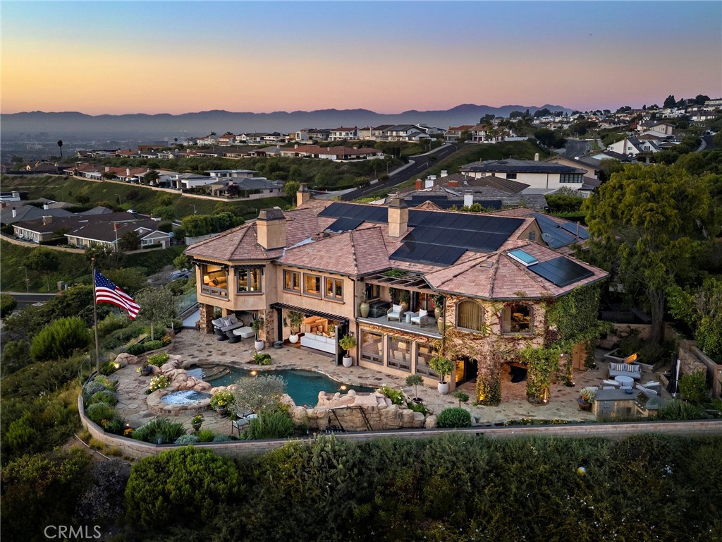 25 San Mateo Way