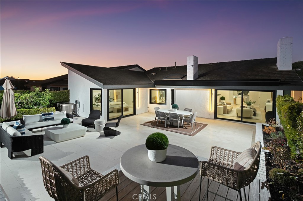 10 White Water Drive