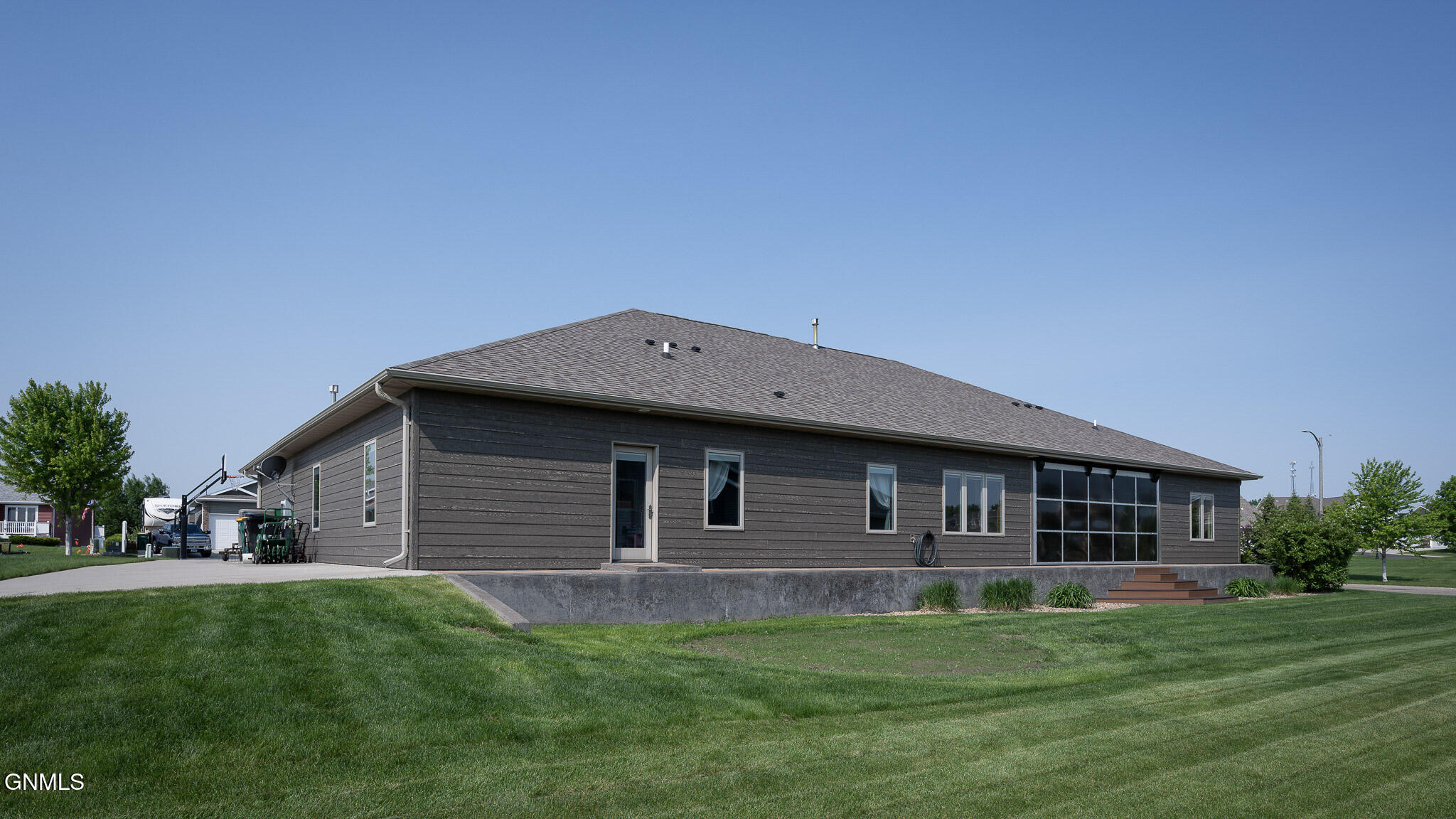 3727 Pebbleview Circle