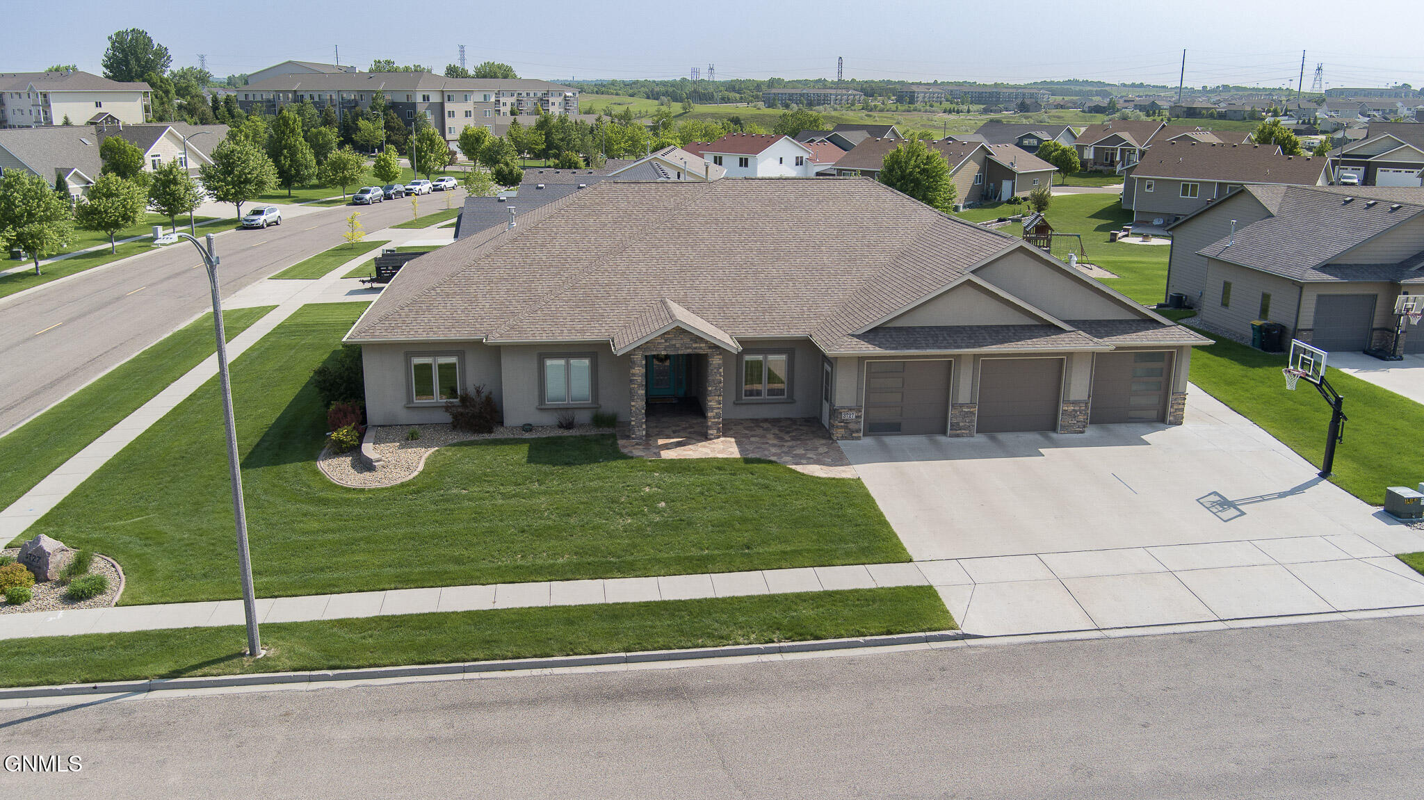 3727 Pebbleview Circle