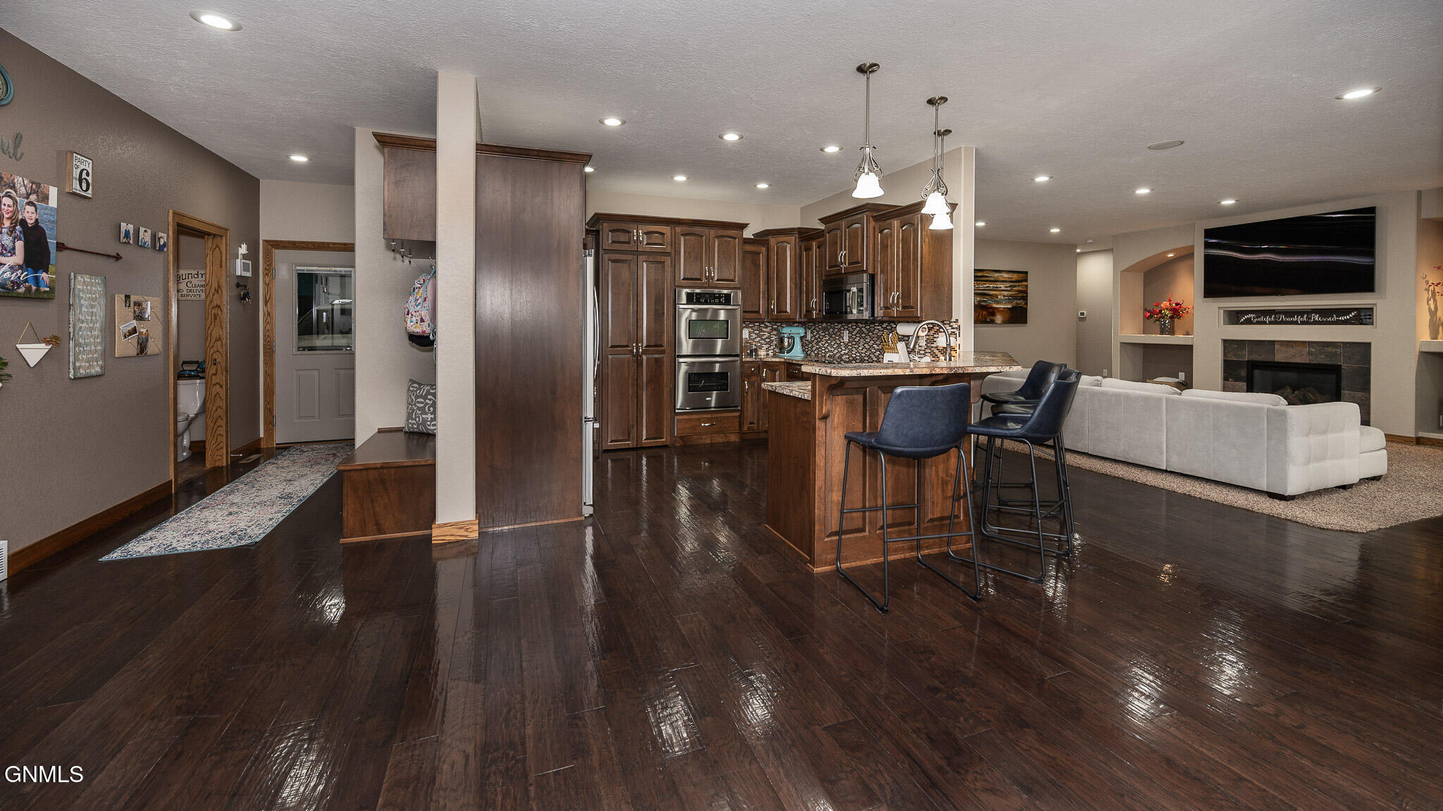 3727 Pebbleview Circle