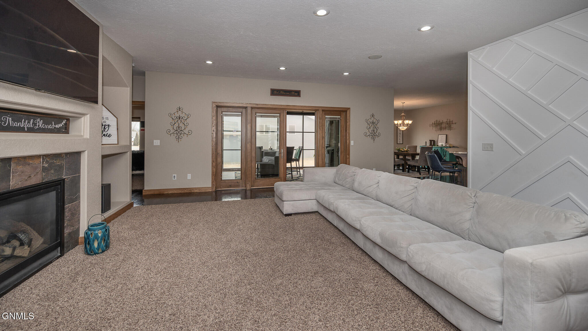 3727 Pebbleview Circle