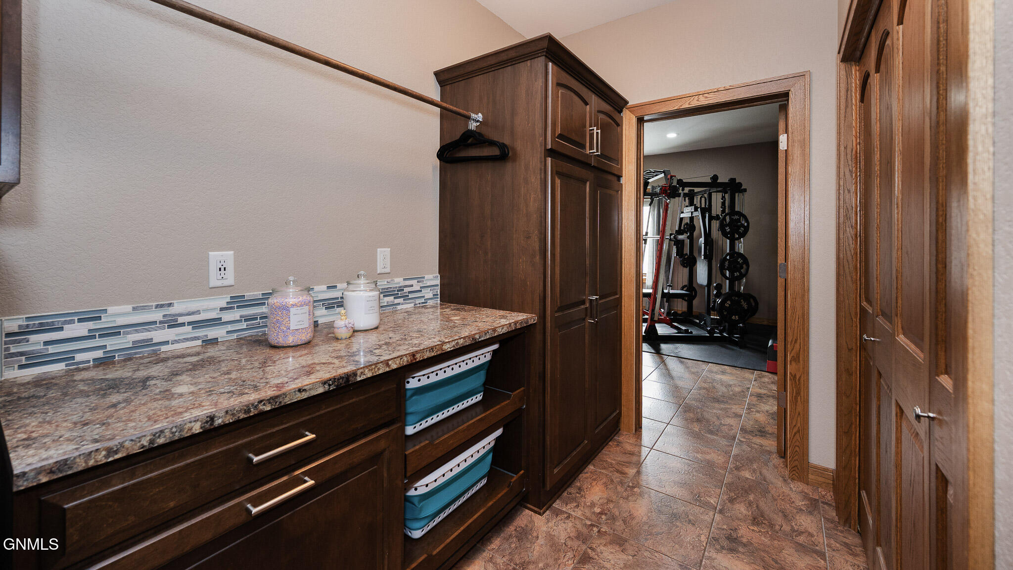 3727 Pebbleview Circle