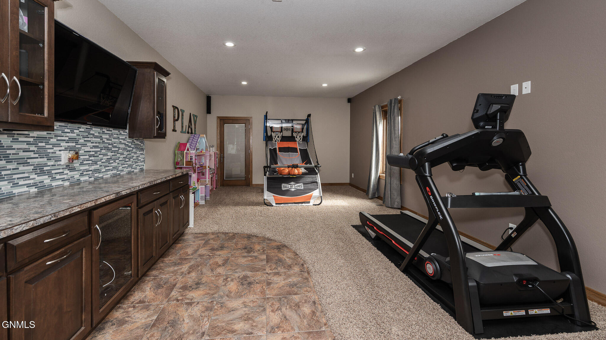 3727 Pebbleview Circle