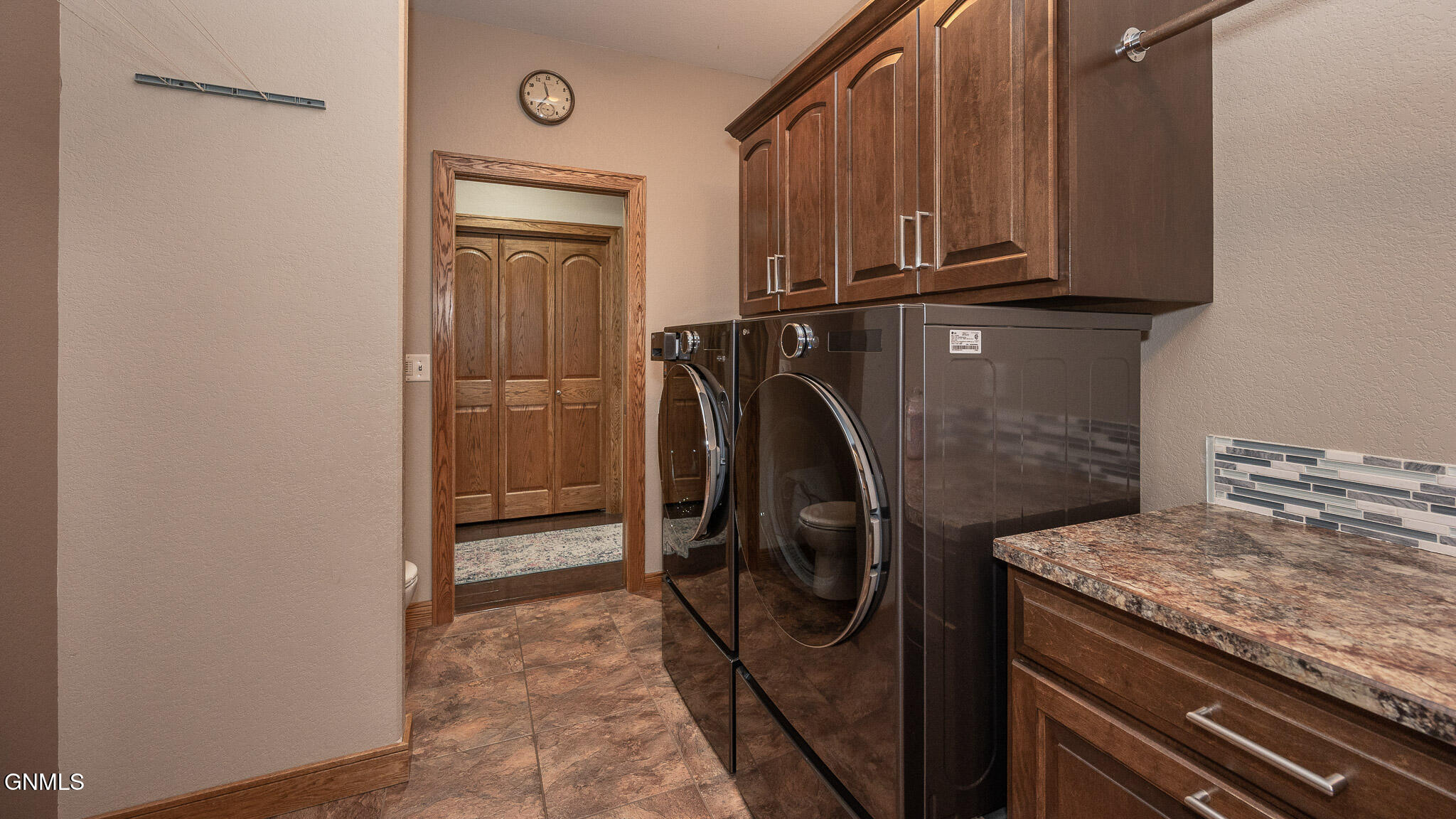 3727 Pebbleview Circle