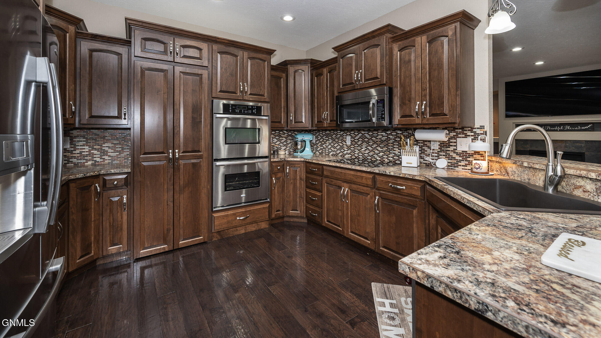 3727 Pebbleview Circle