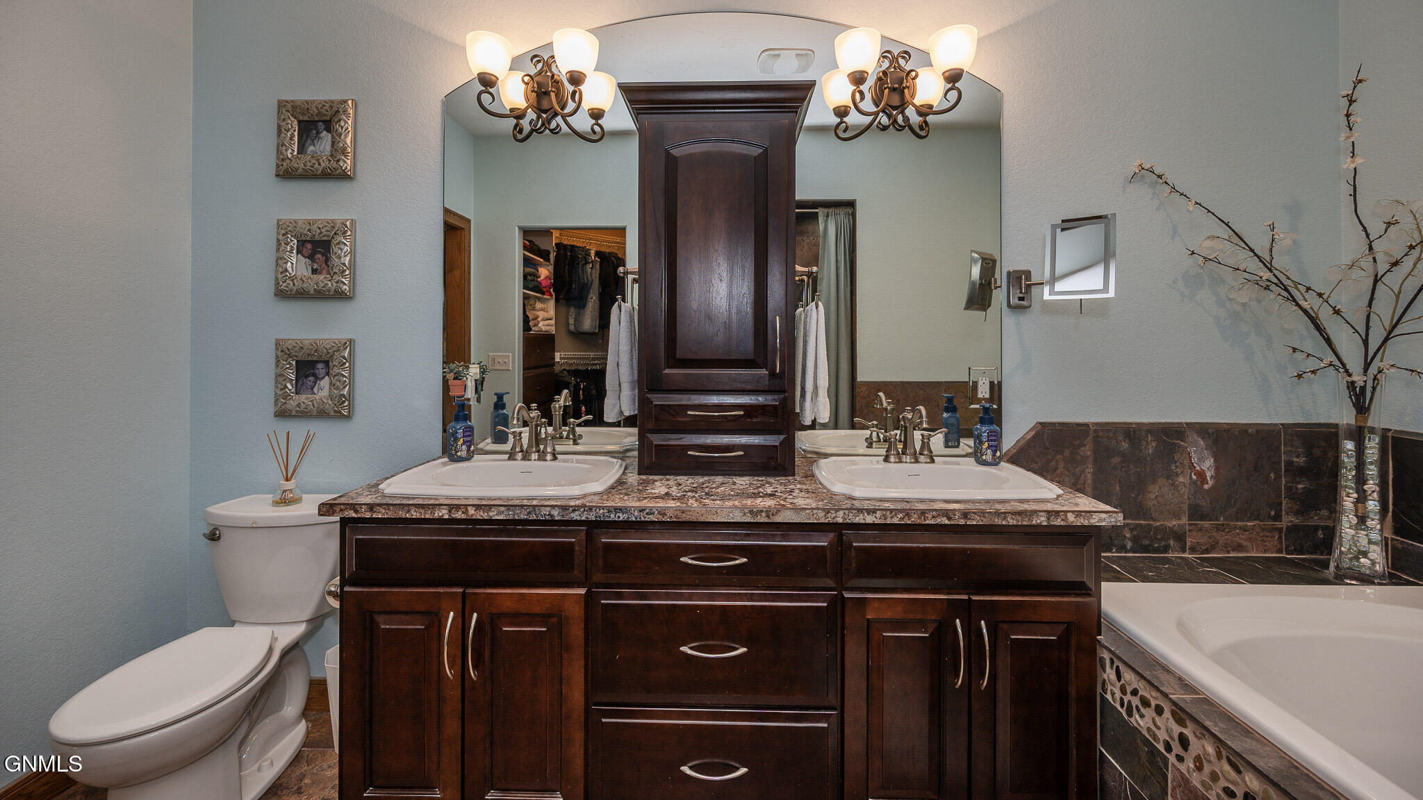 3727 Pebbleview Circle