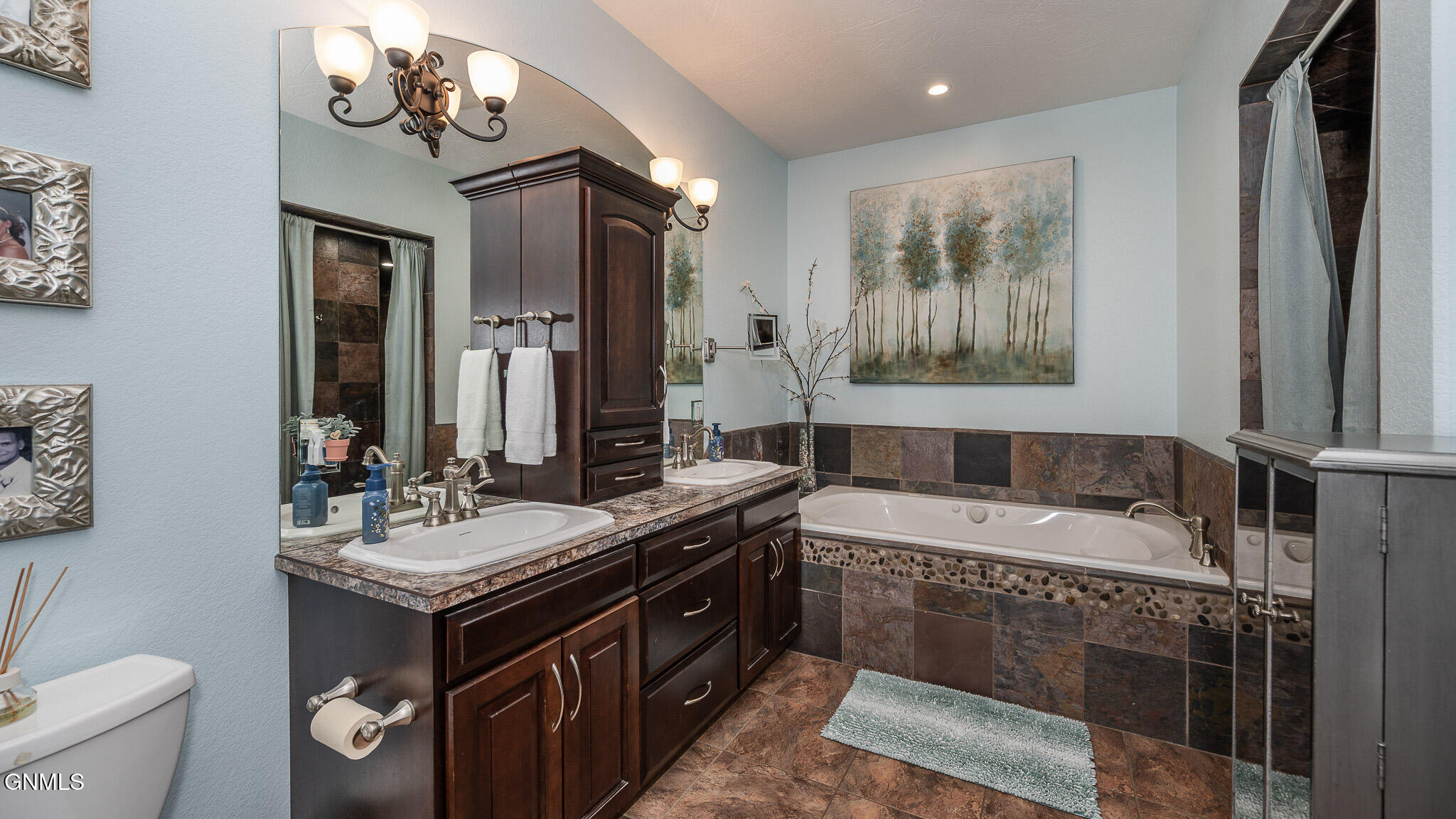 3727 Pebbleview Circle