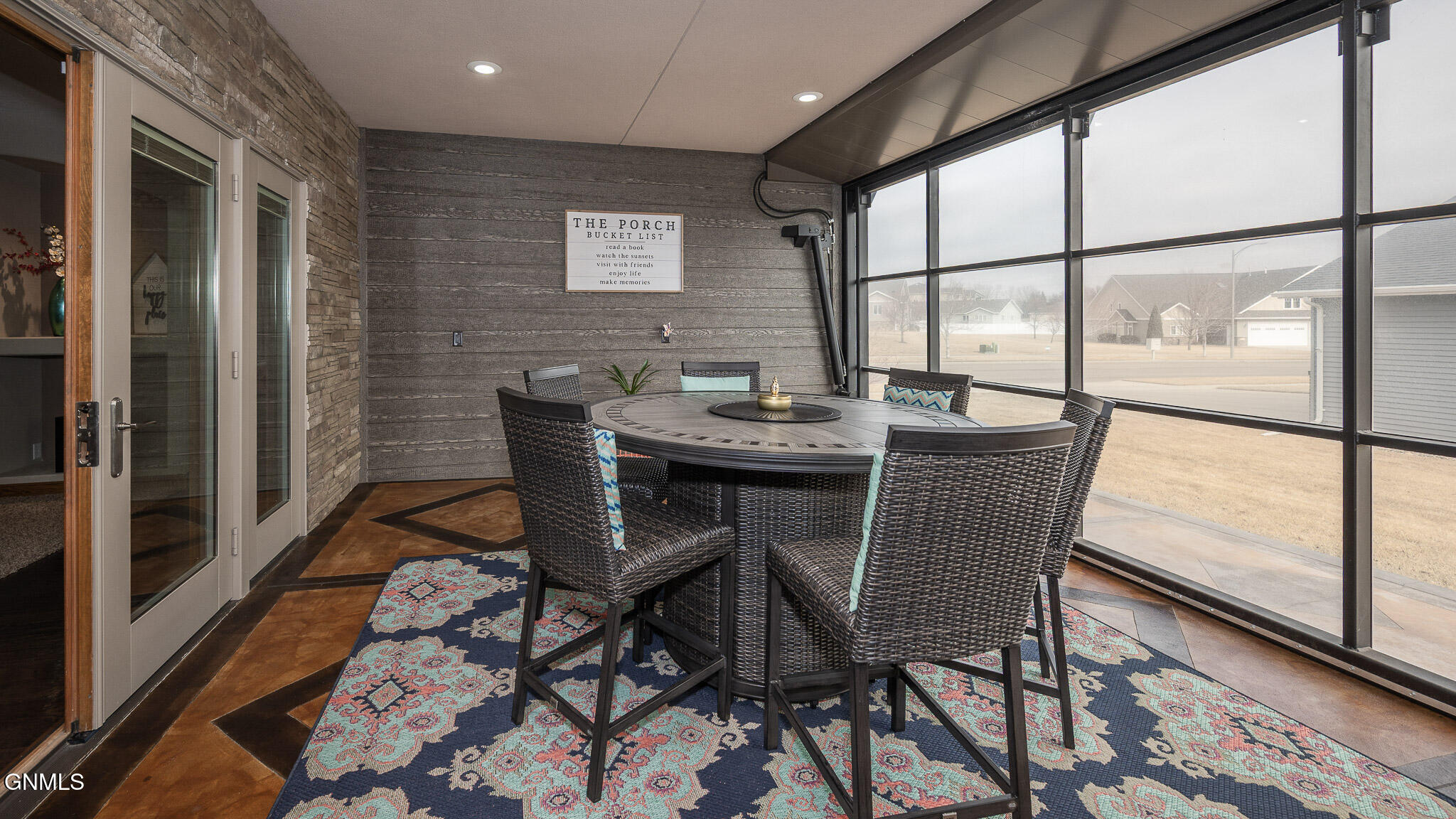 3727 Pebbleview Circle