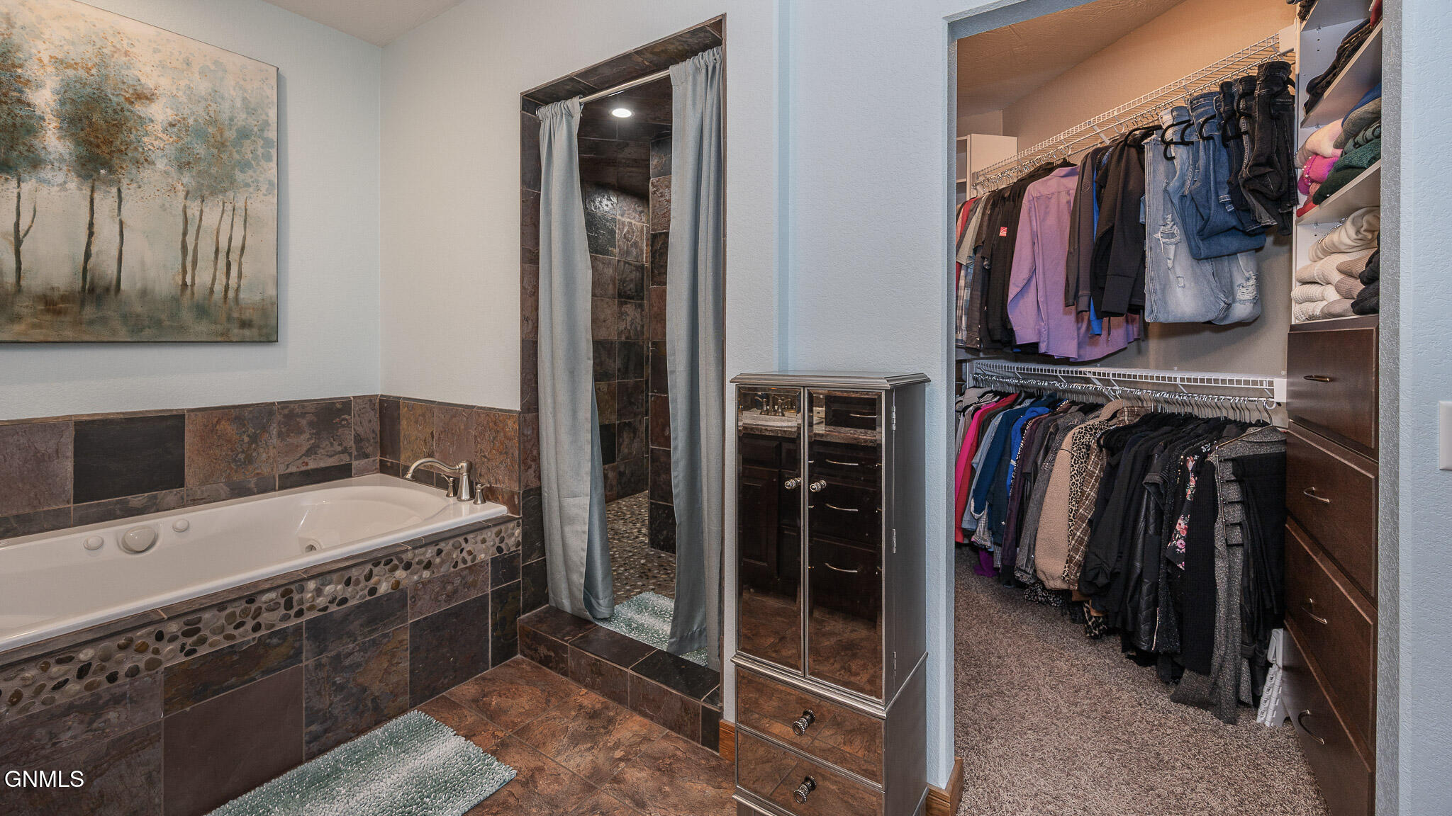 3727 Pebbleview Circle