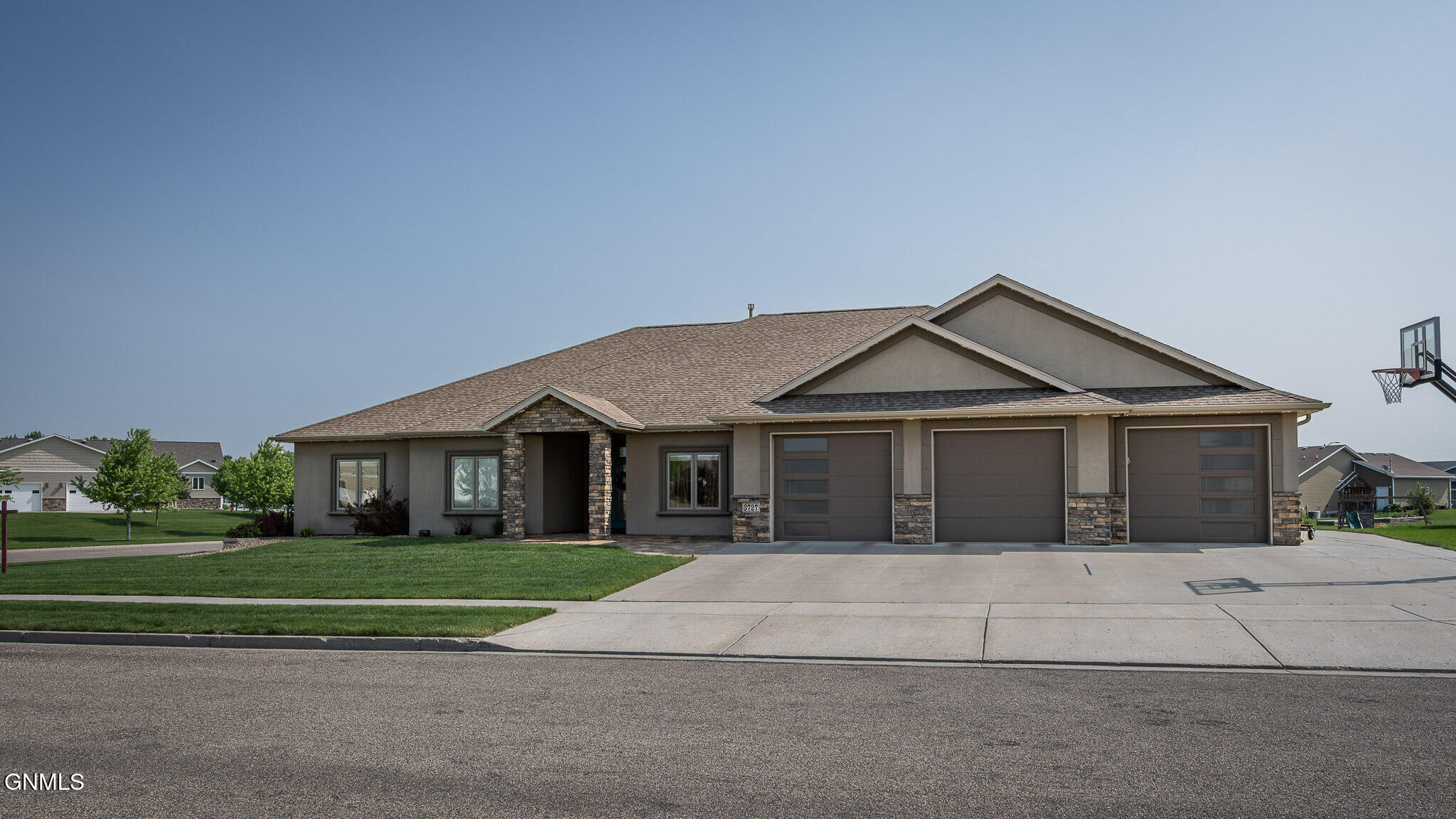 3727 Pebbleview Circle