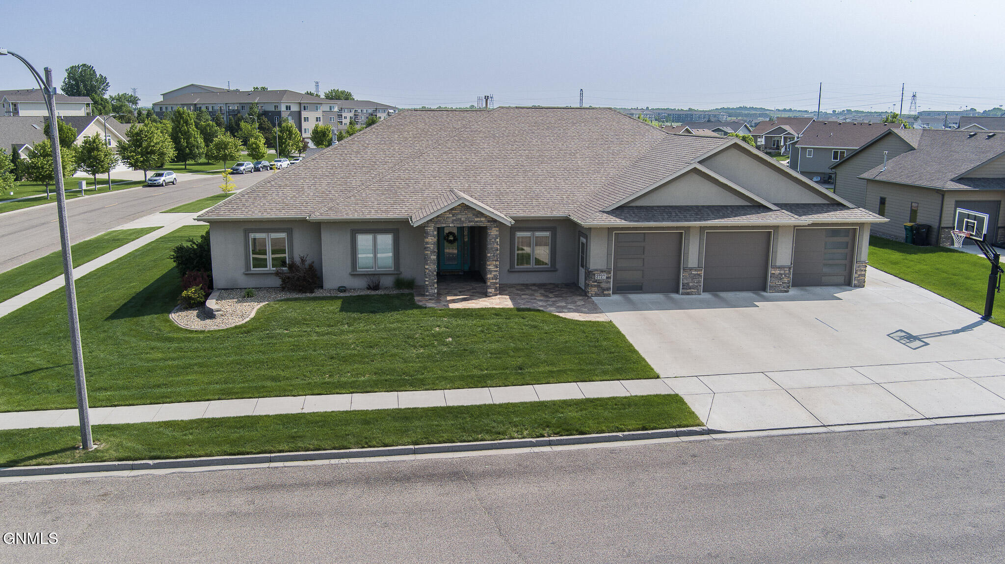 3727 Pebbleview Circle