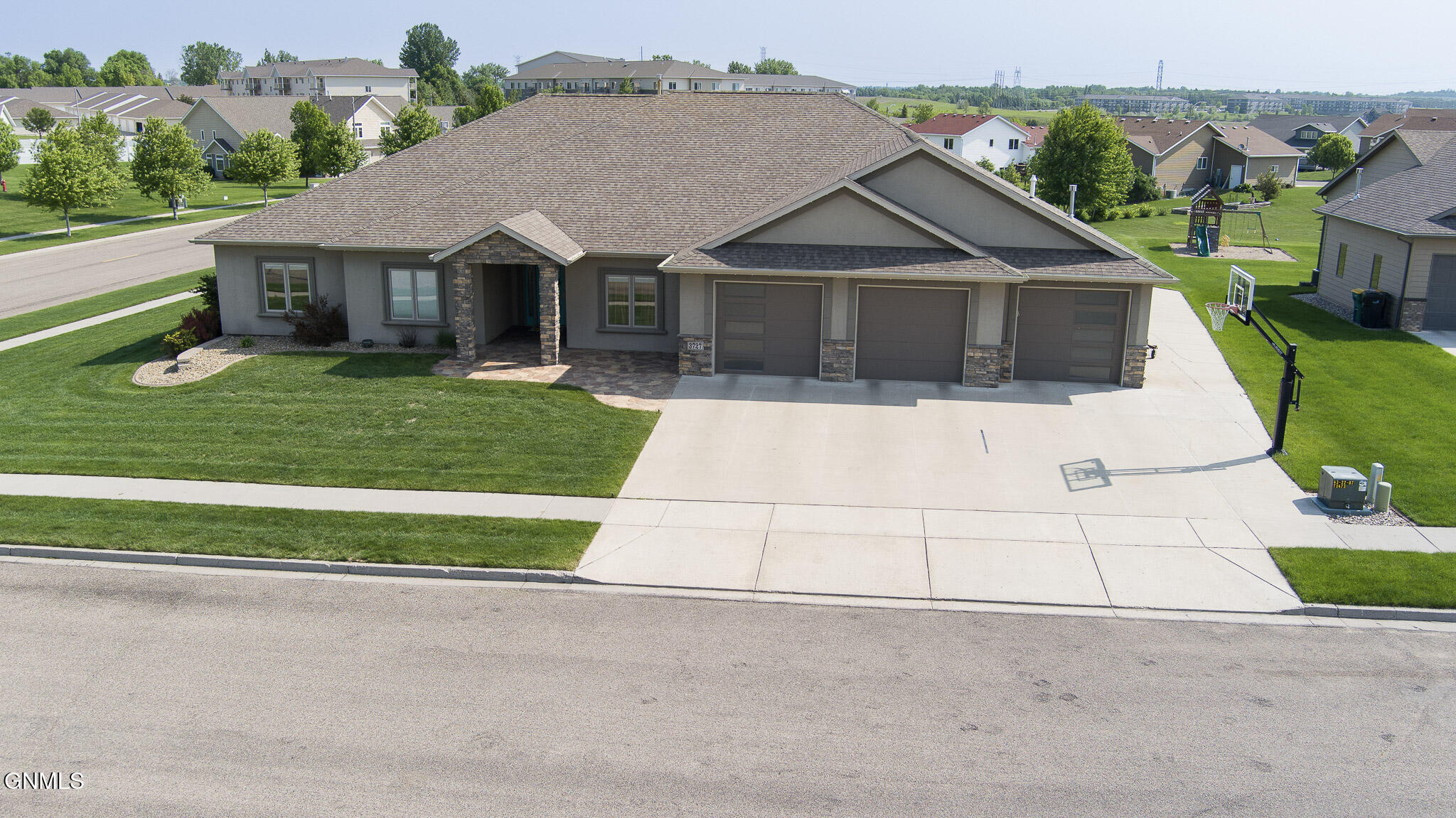 3727 Pebbleview Circle
