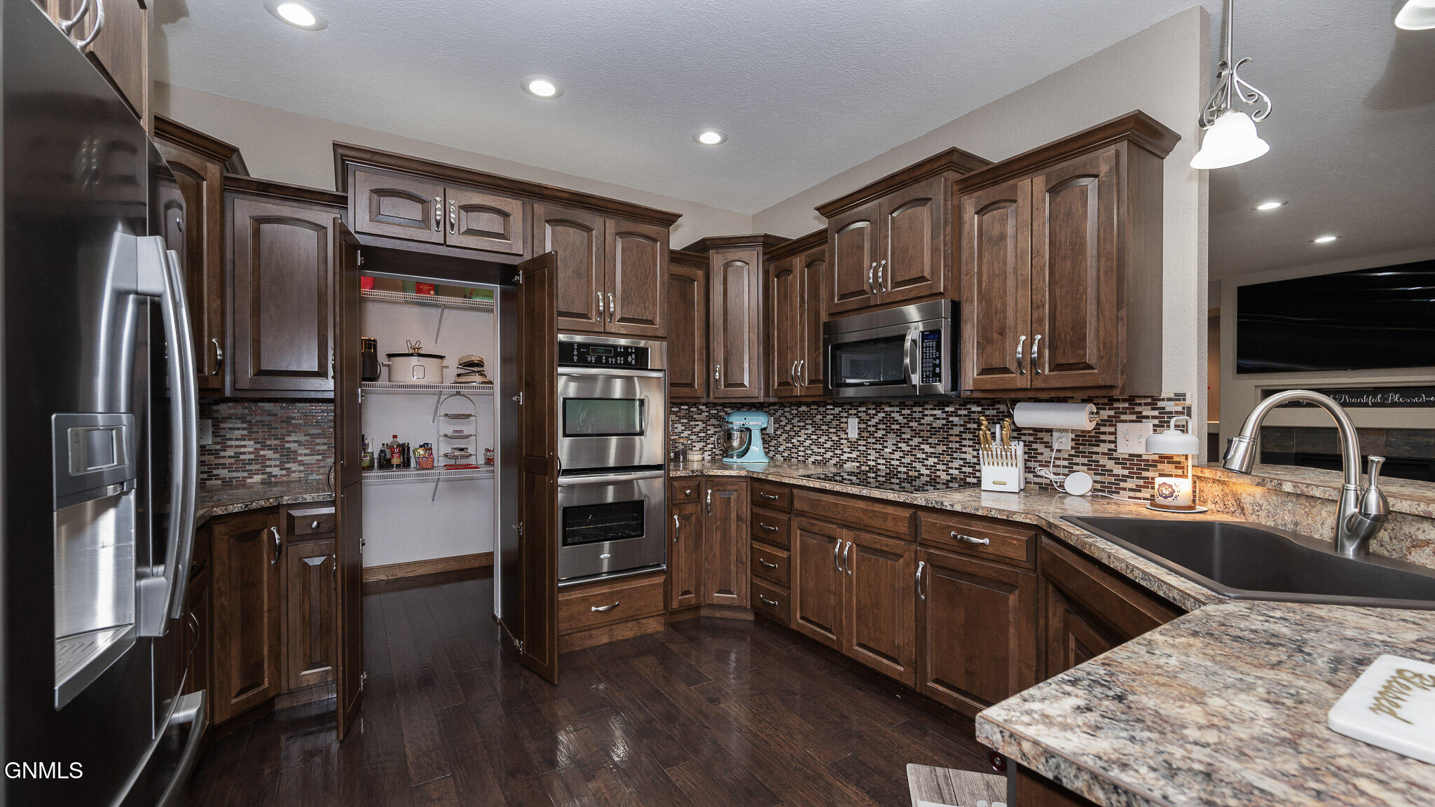 3727 Pebbleview Circle