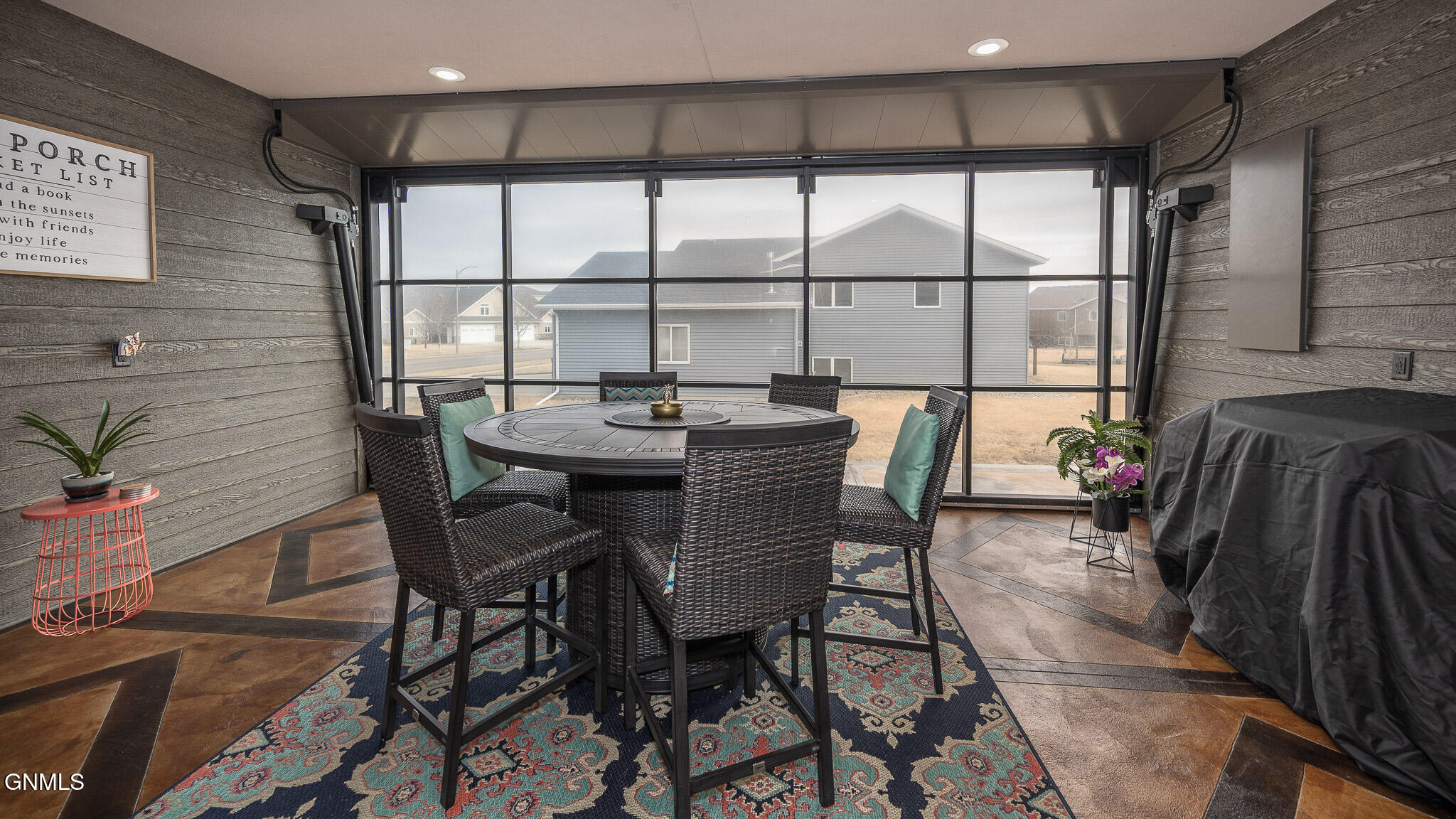 3727 Pebbleview Circle