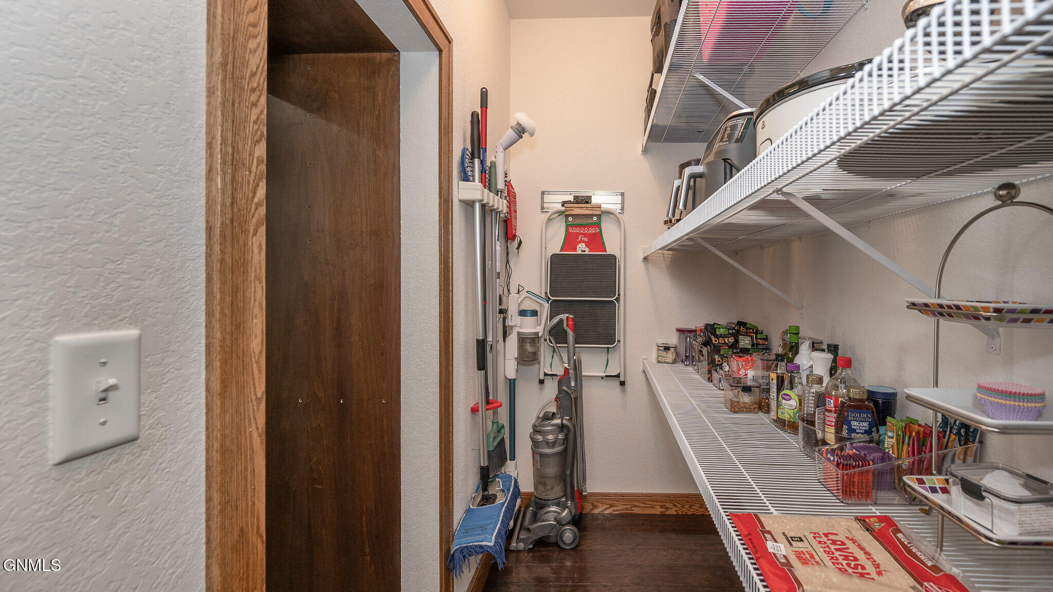 3727 Pebbleview Circle