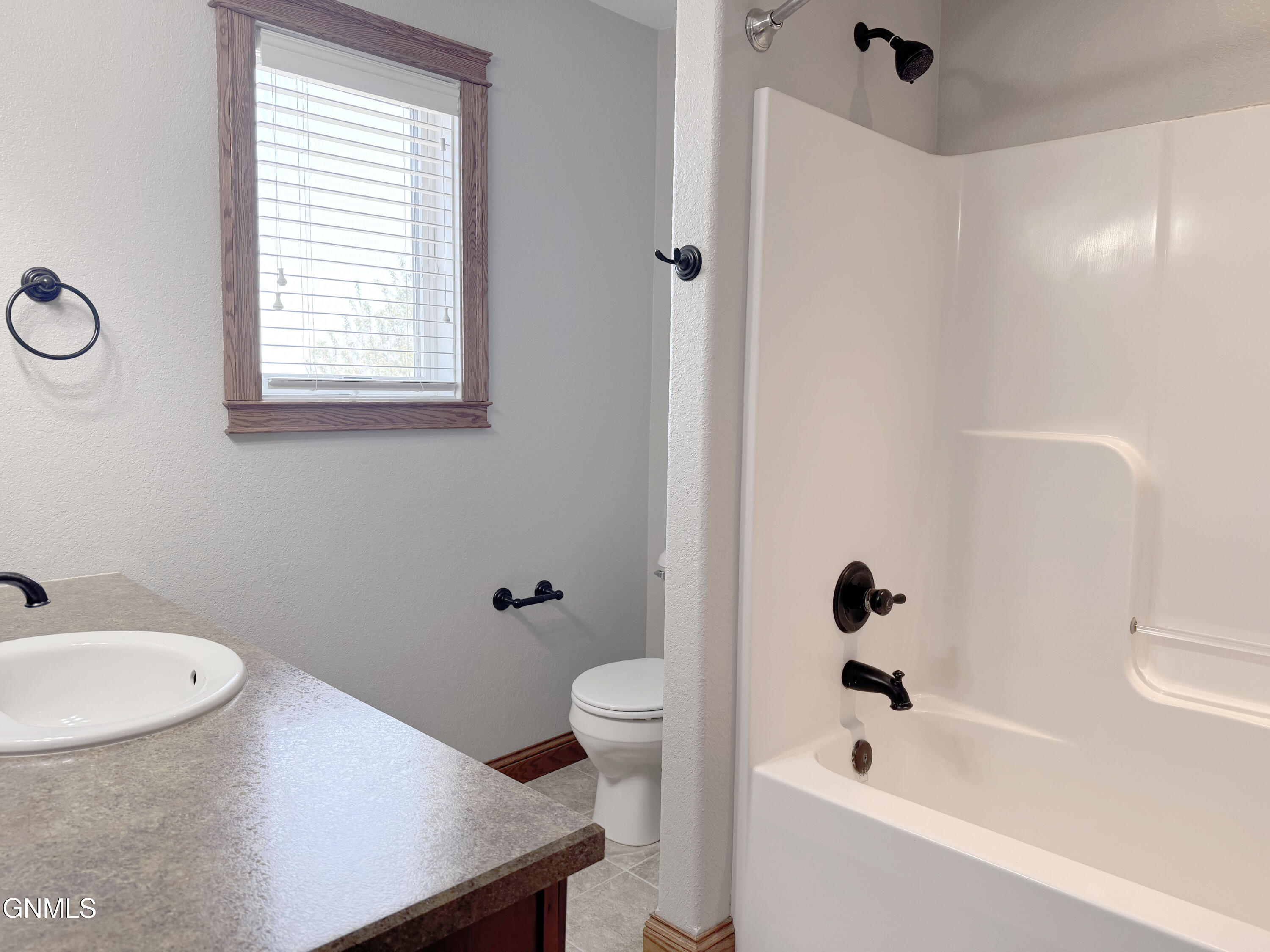 1412 Sharloh Lp