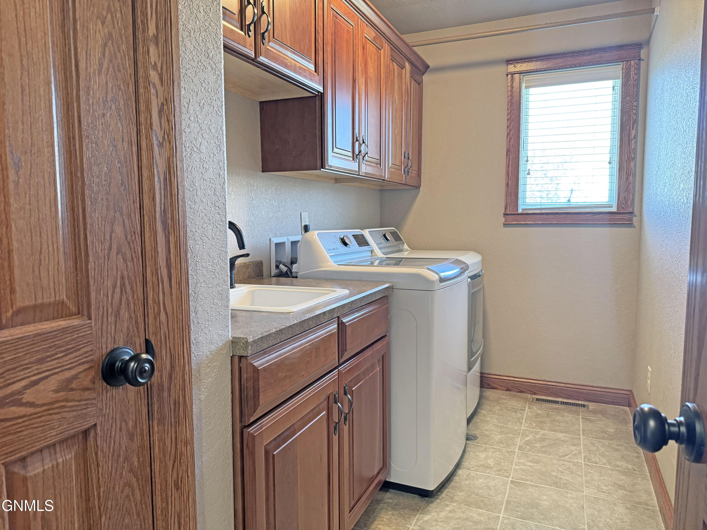 1412 Sharloh Lp