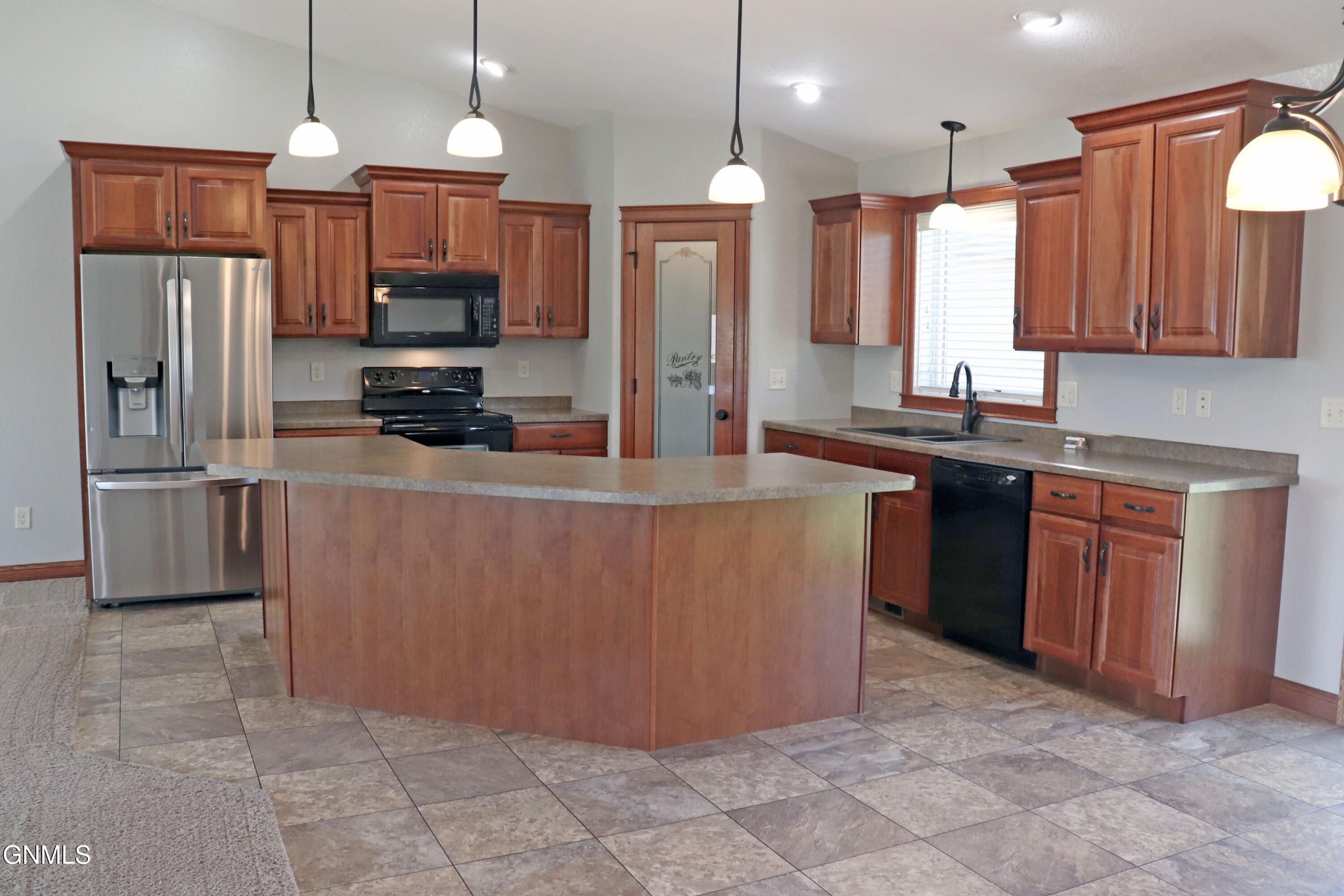 1412 Sharloh Lp