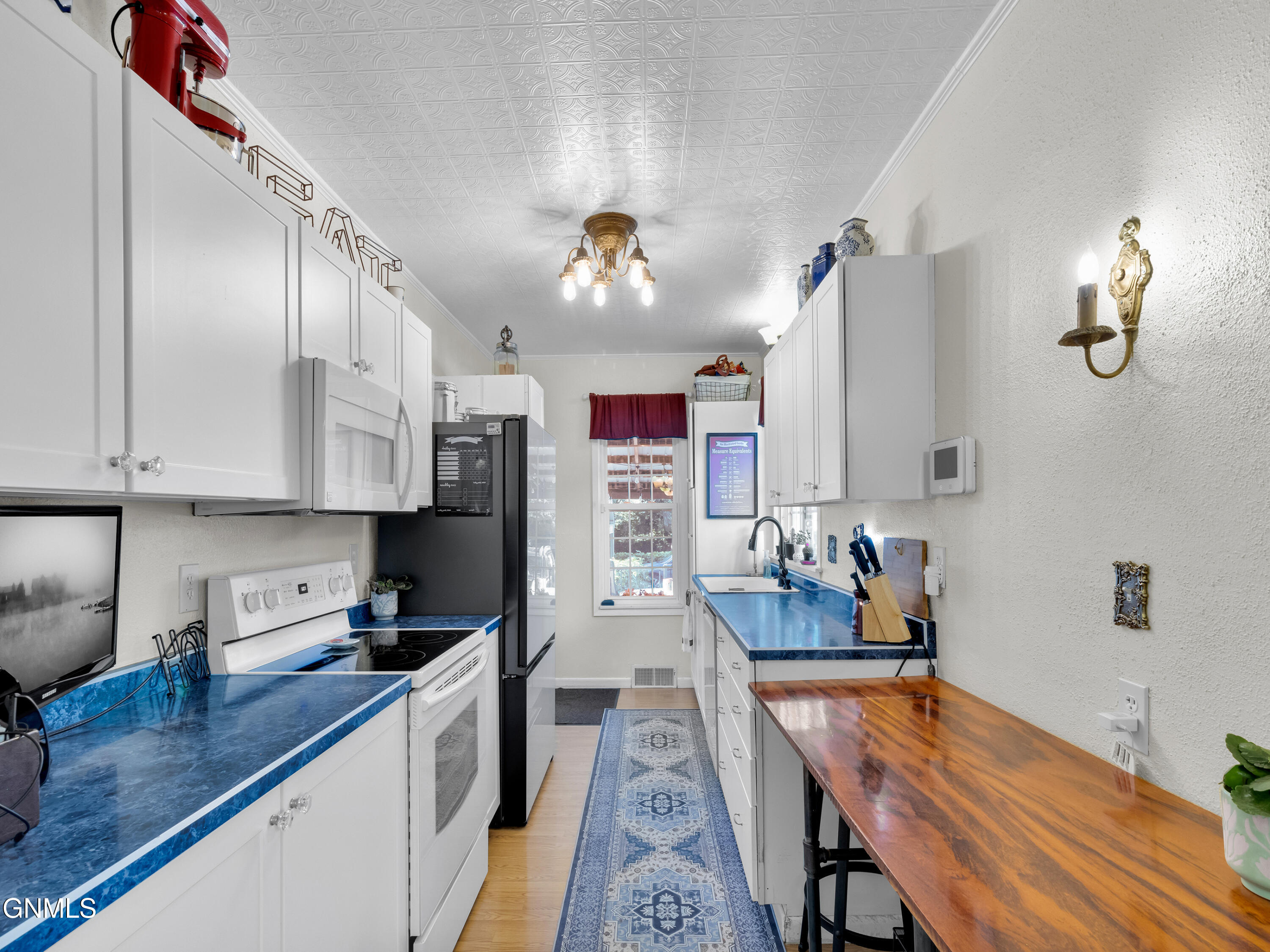 108 C Avenue W