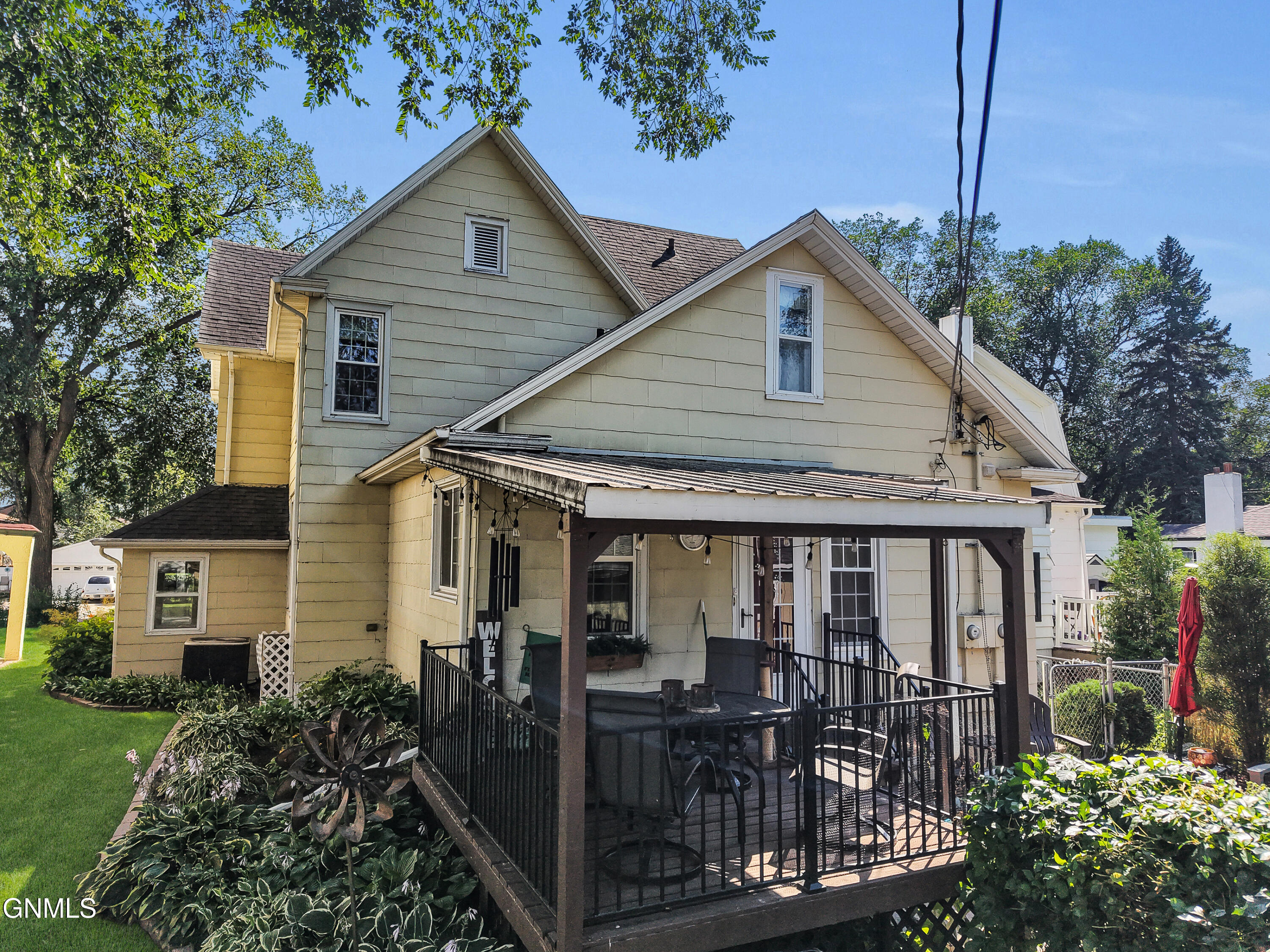 108 C Avenue W