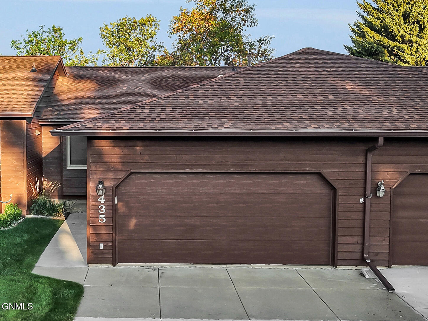 435 Brandon Drive E