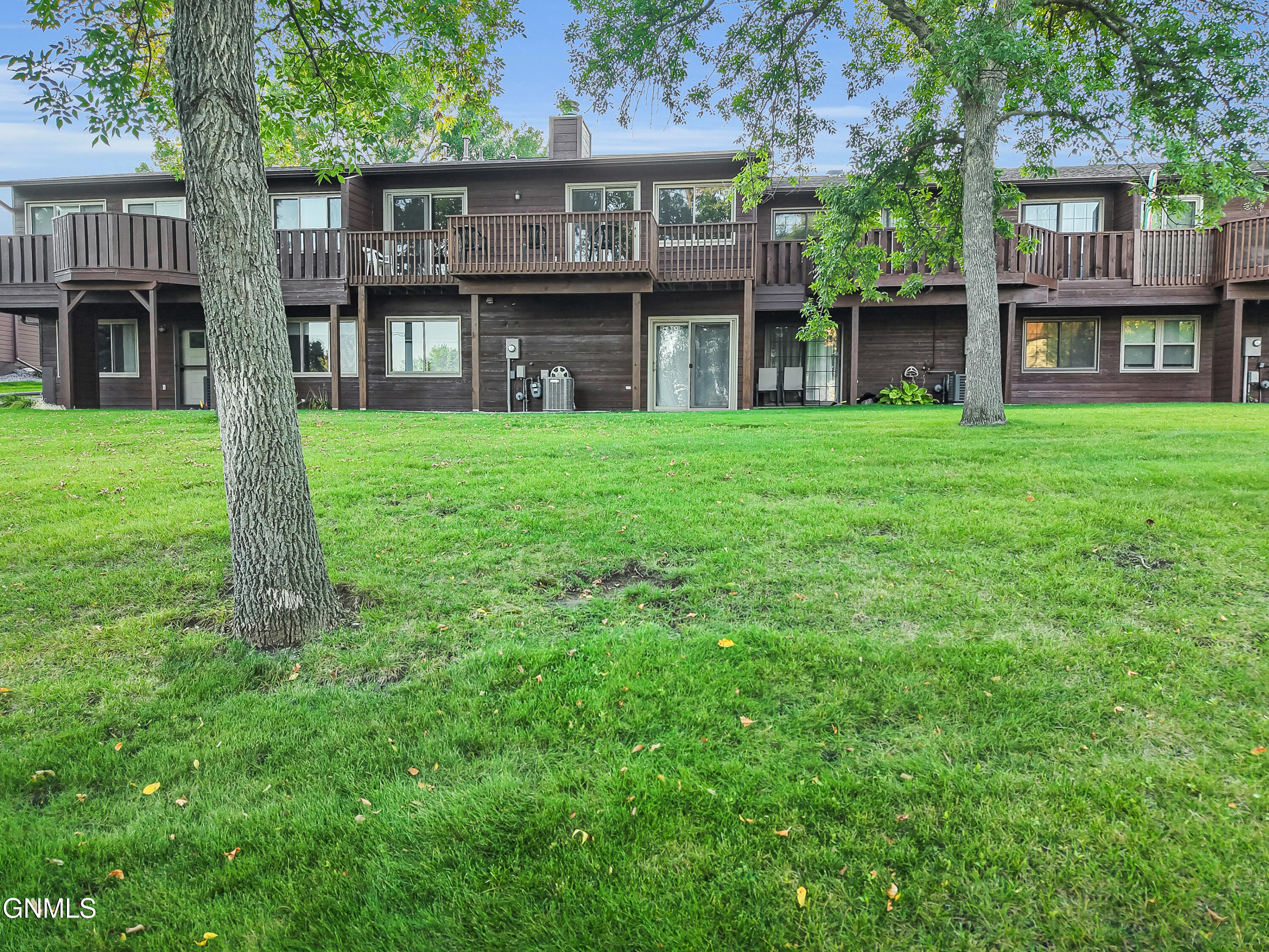 435 Brandon Drive E