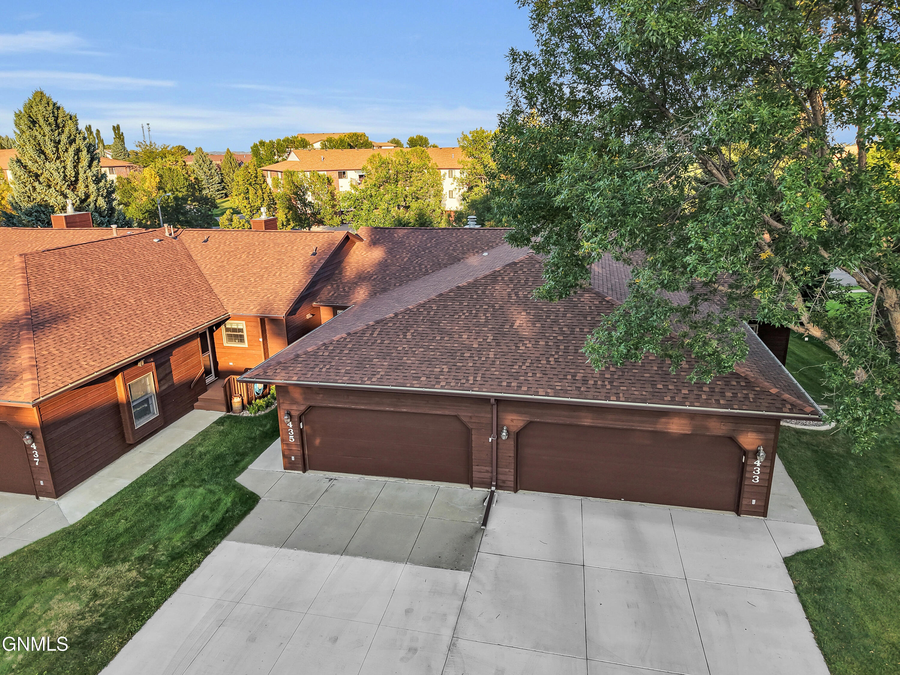 435 Brandon Drive E