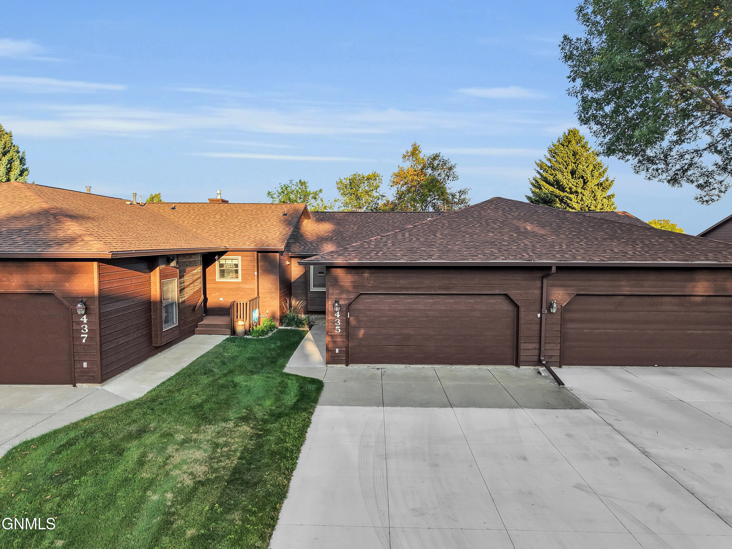 435 Brandon Drive E