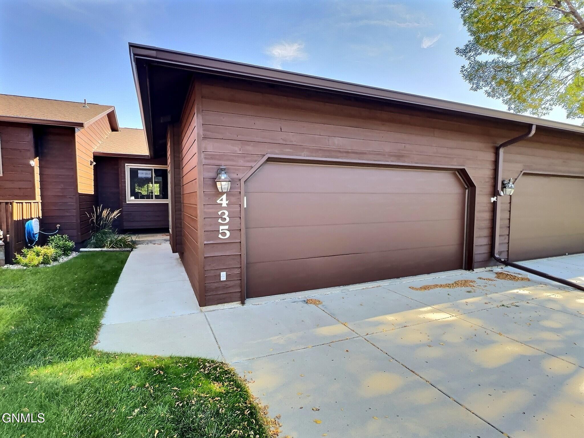 435 Brandon Drive E