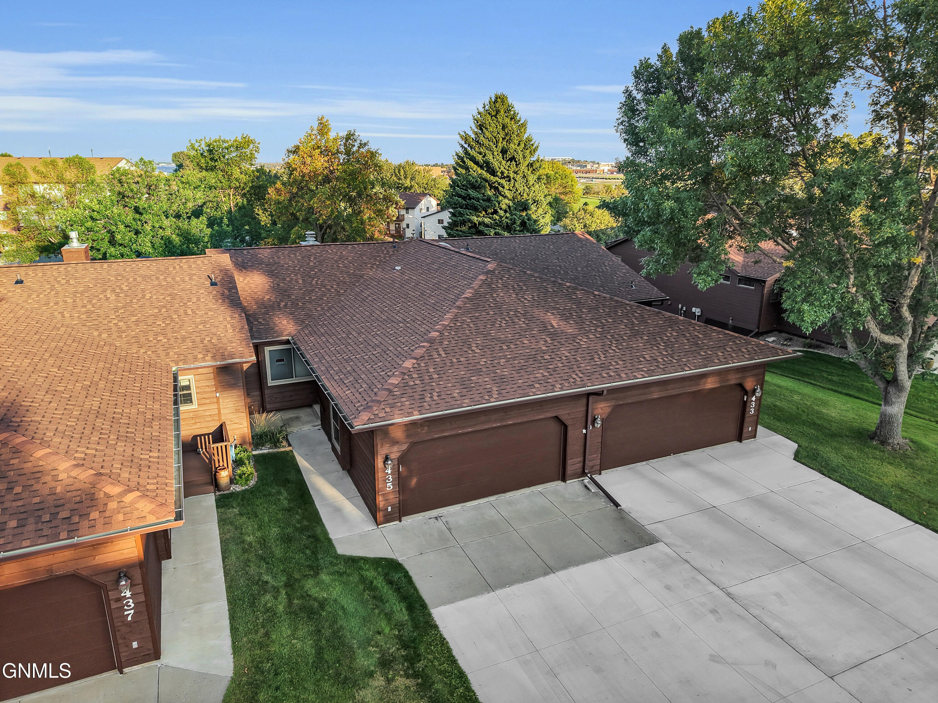 435 Brandon Drive E