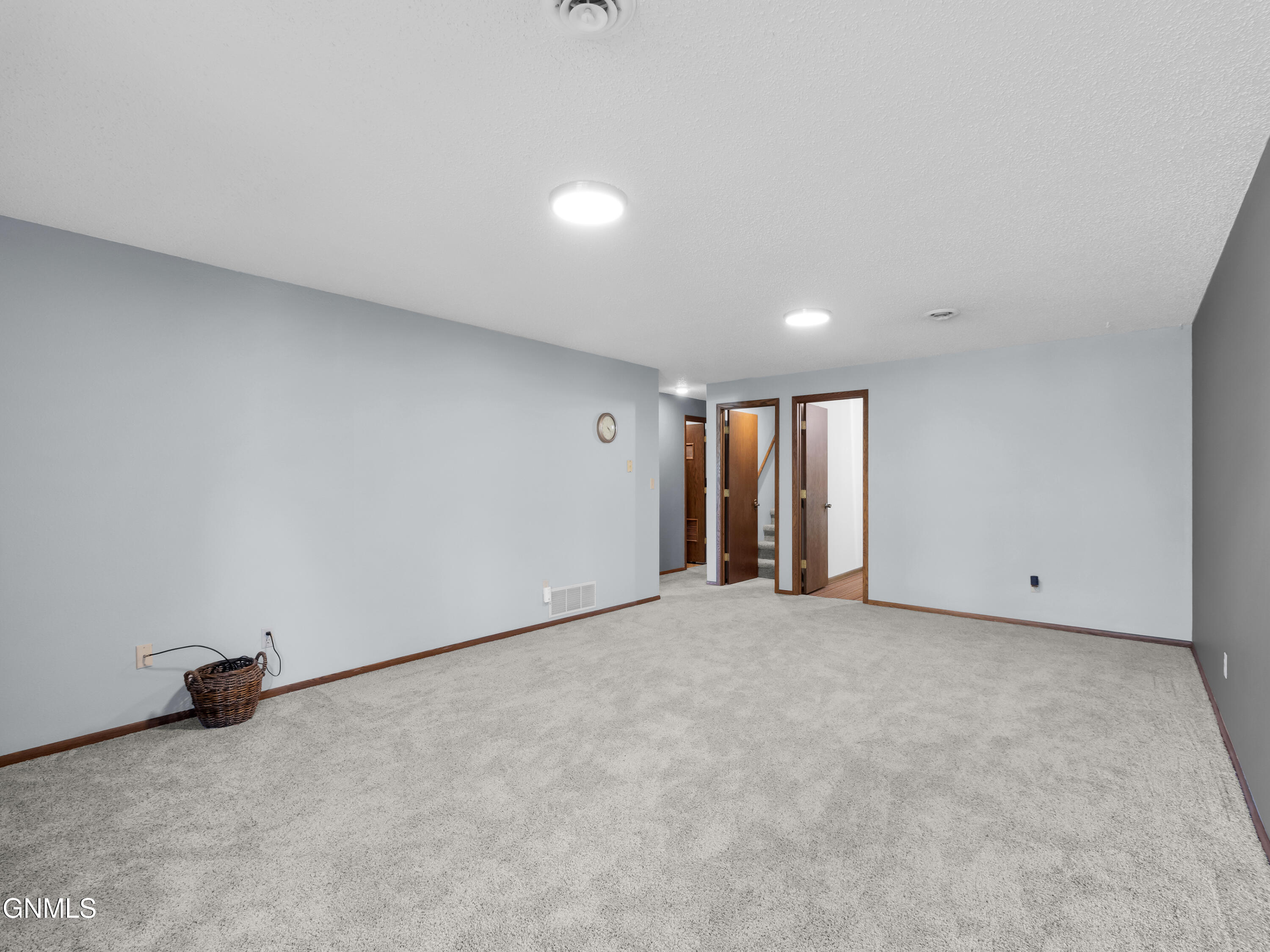 435 Brandon Drive E