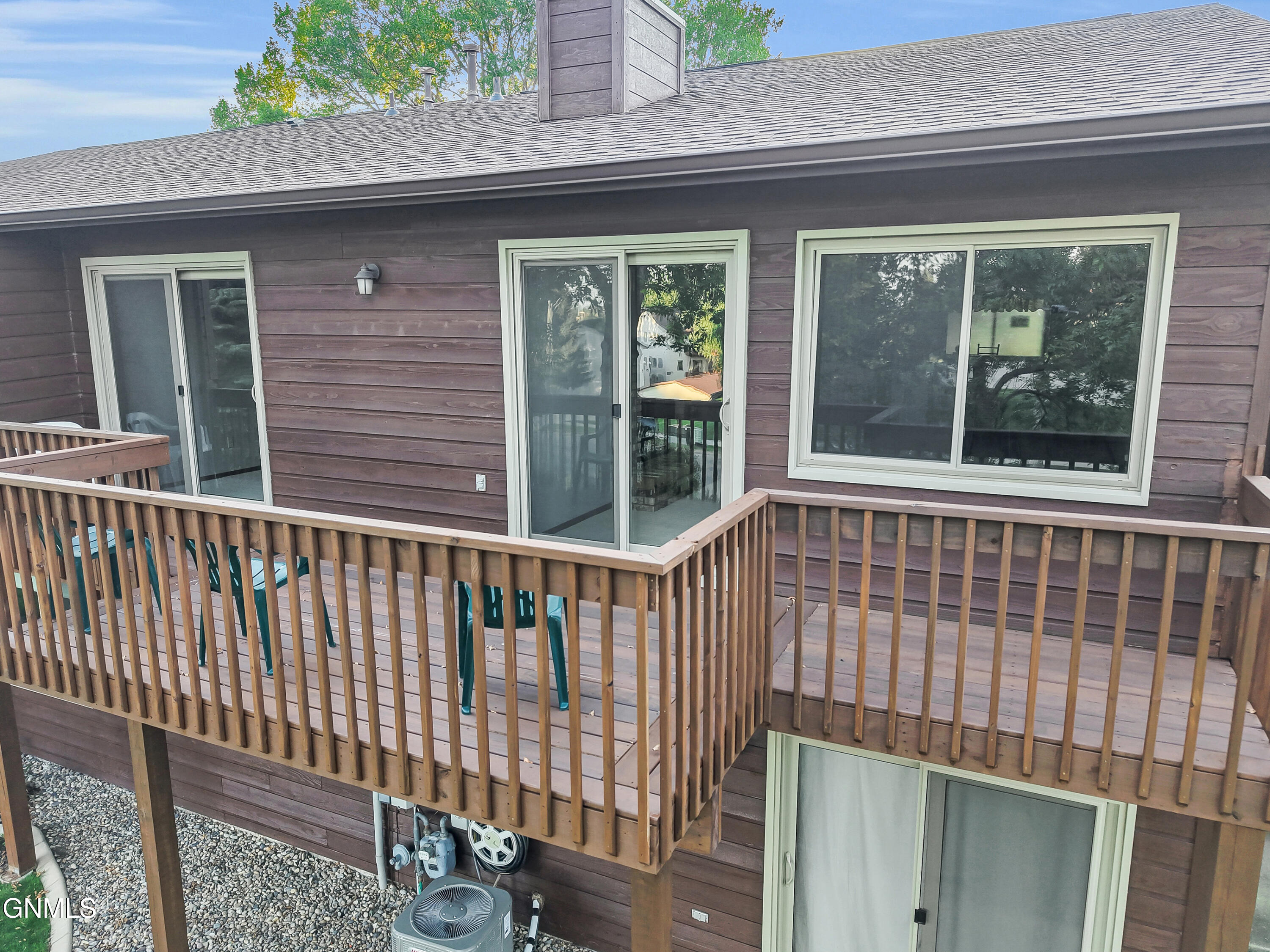 435 Brandon Drive E
