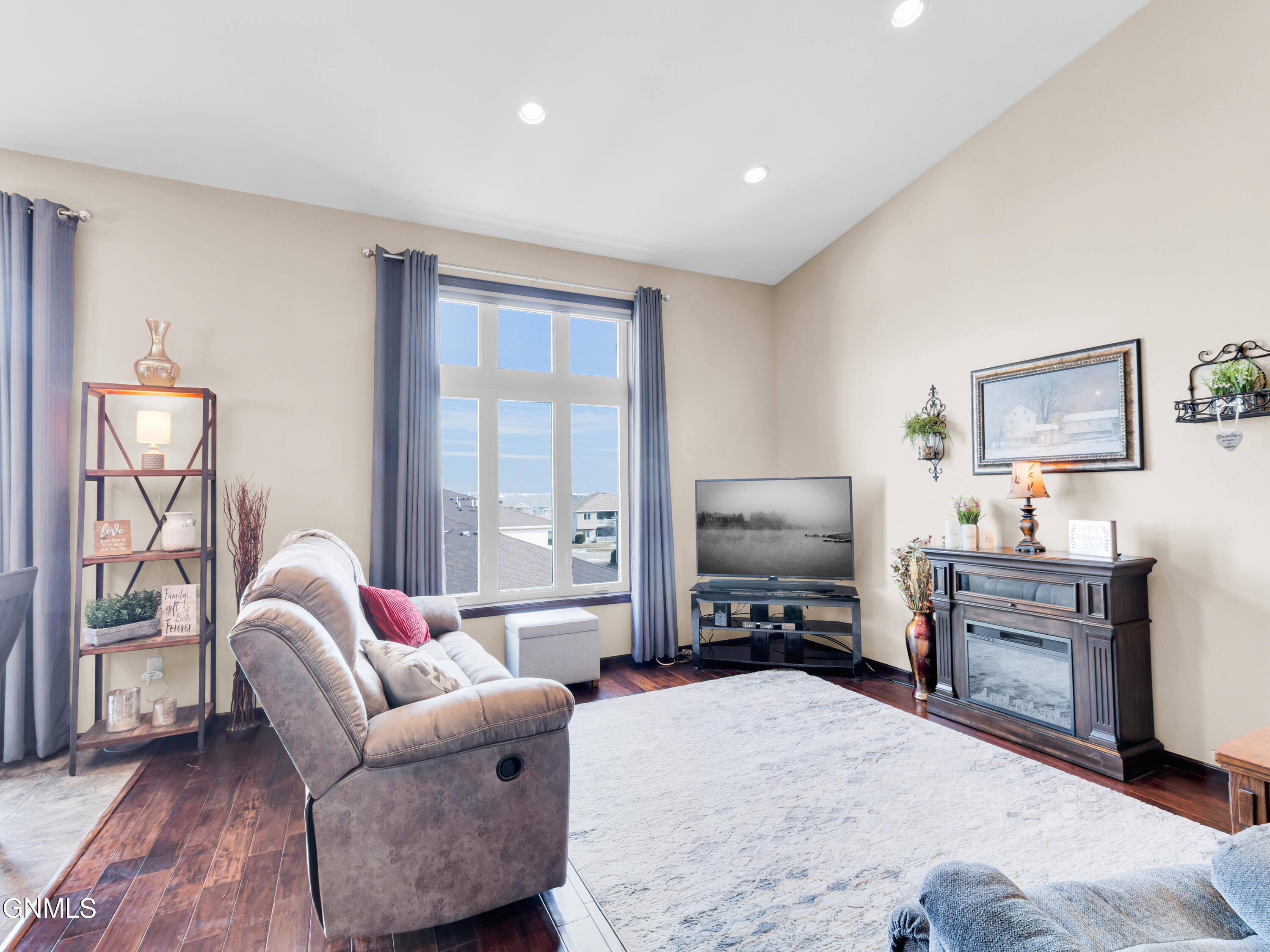 1739 Calgary Loop