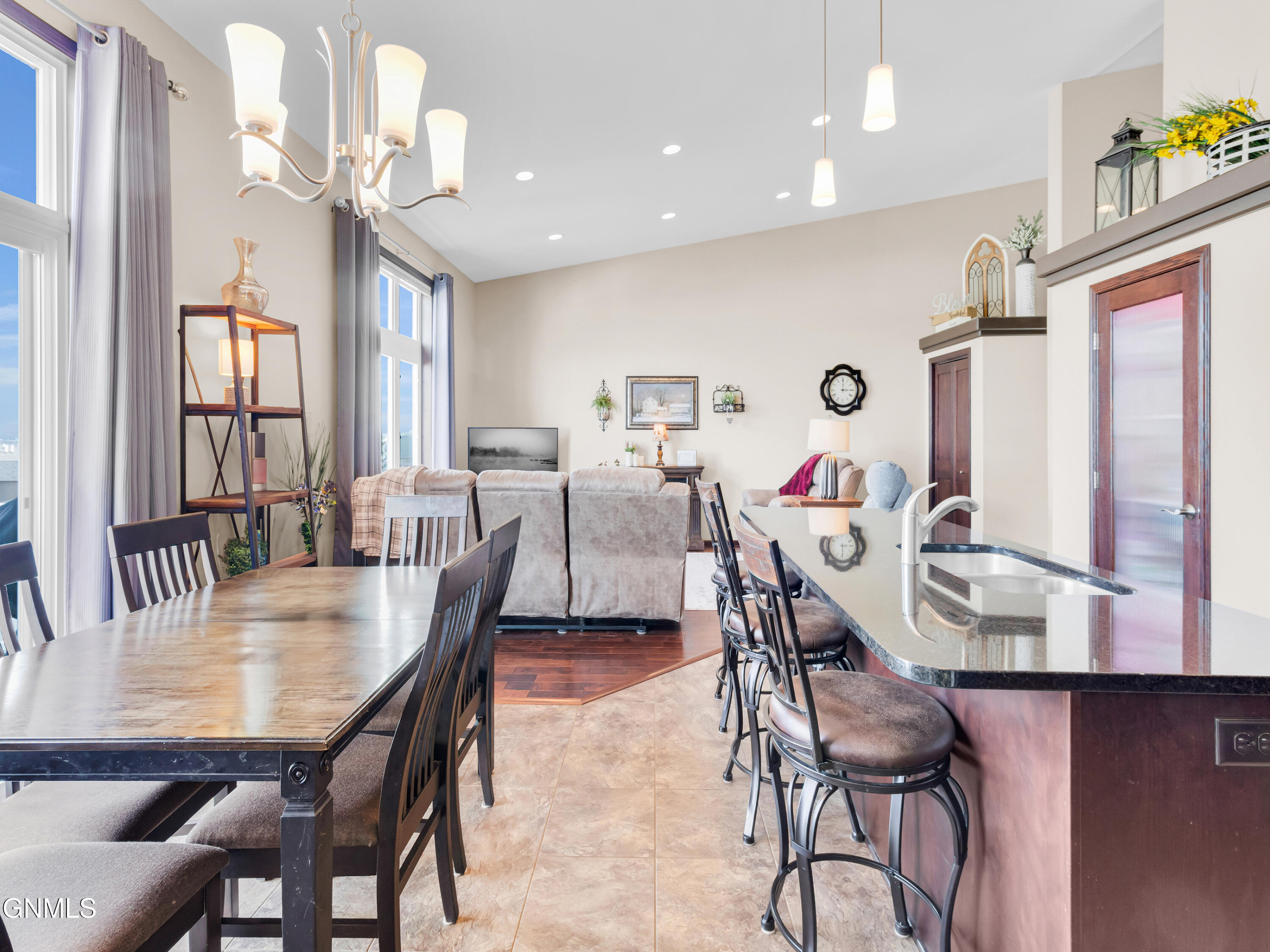 1739 Calgary Loop