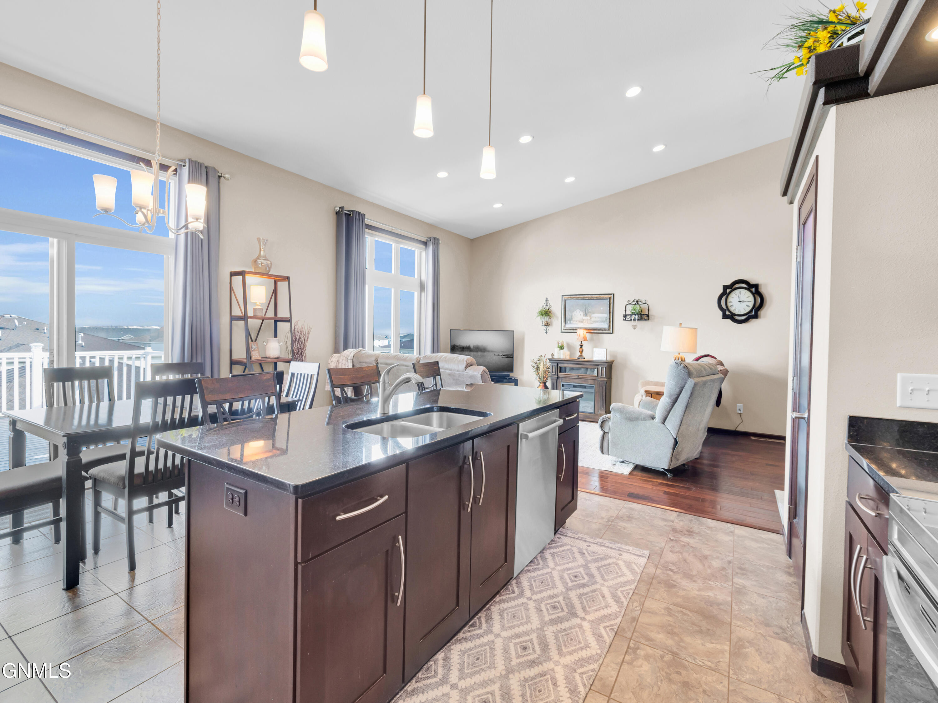 1739 Calgary Loop