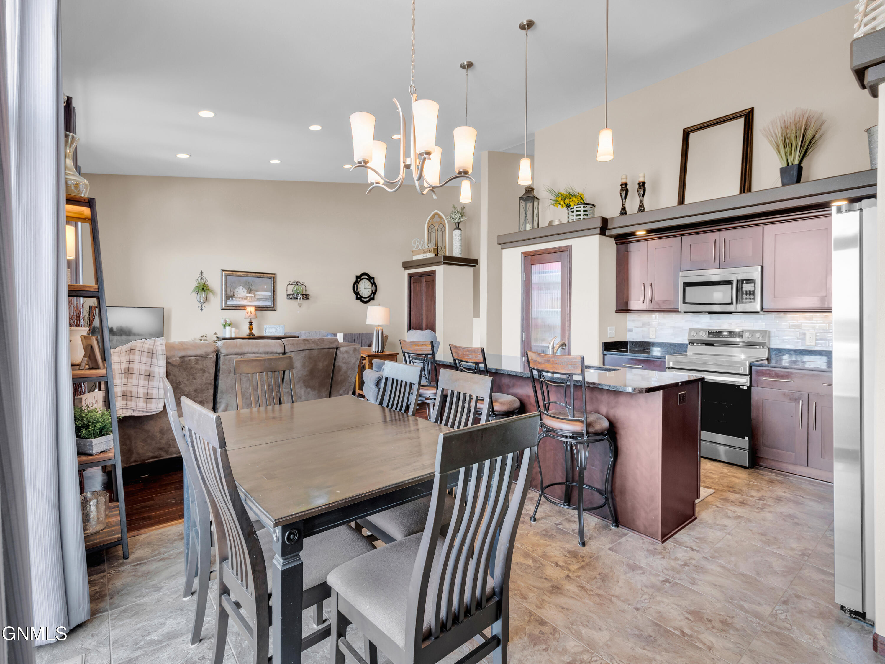 1739 Calgary Loop