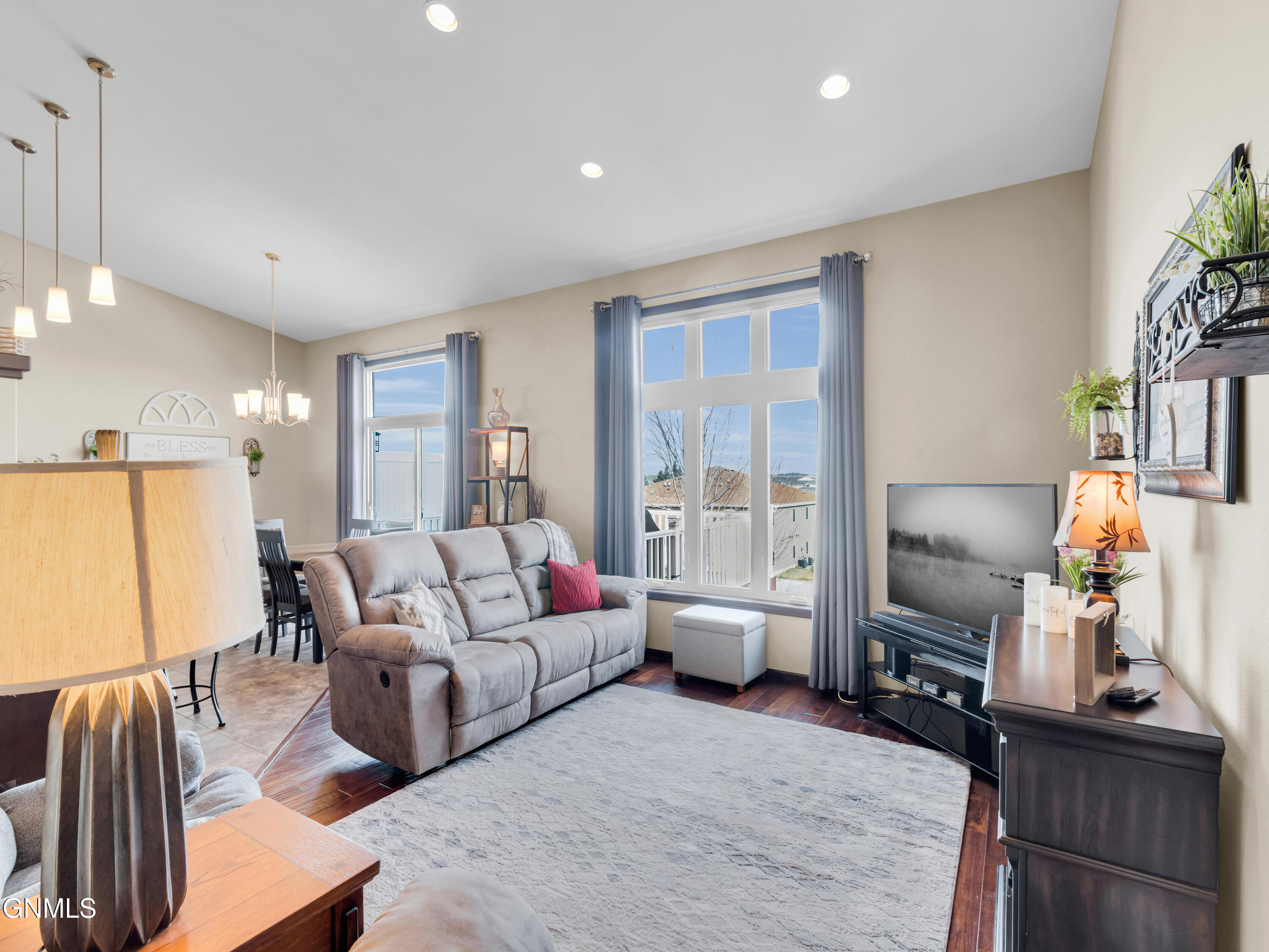 1739 Calgary Loop
