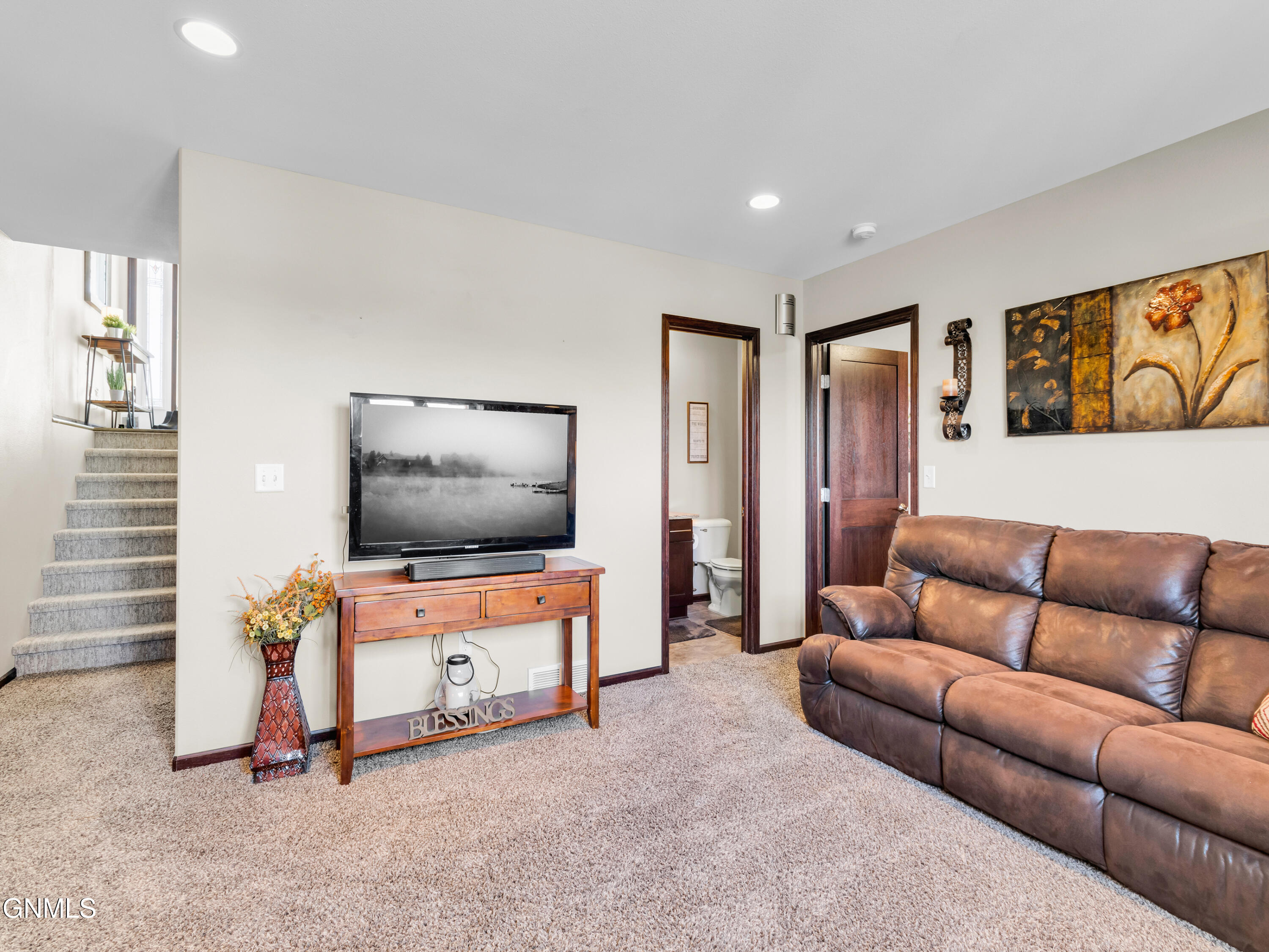 1739 Calgary Loop