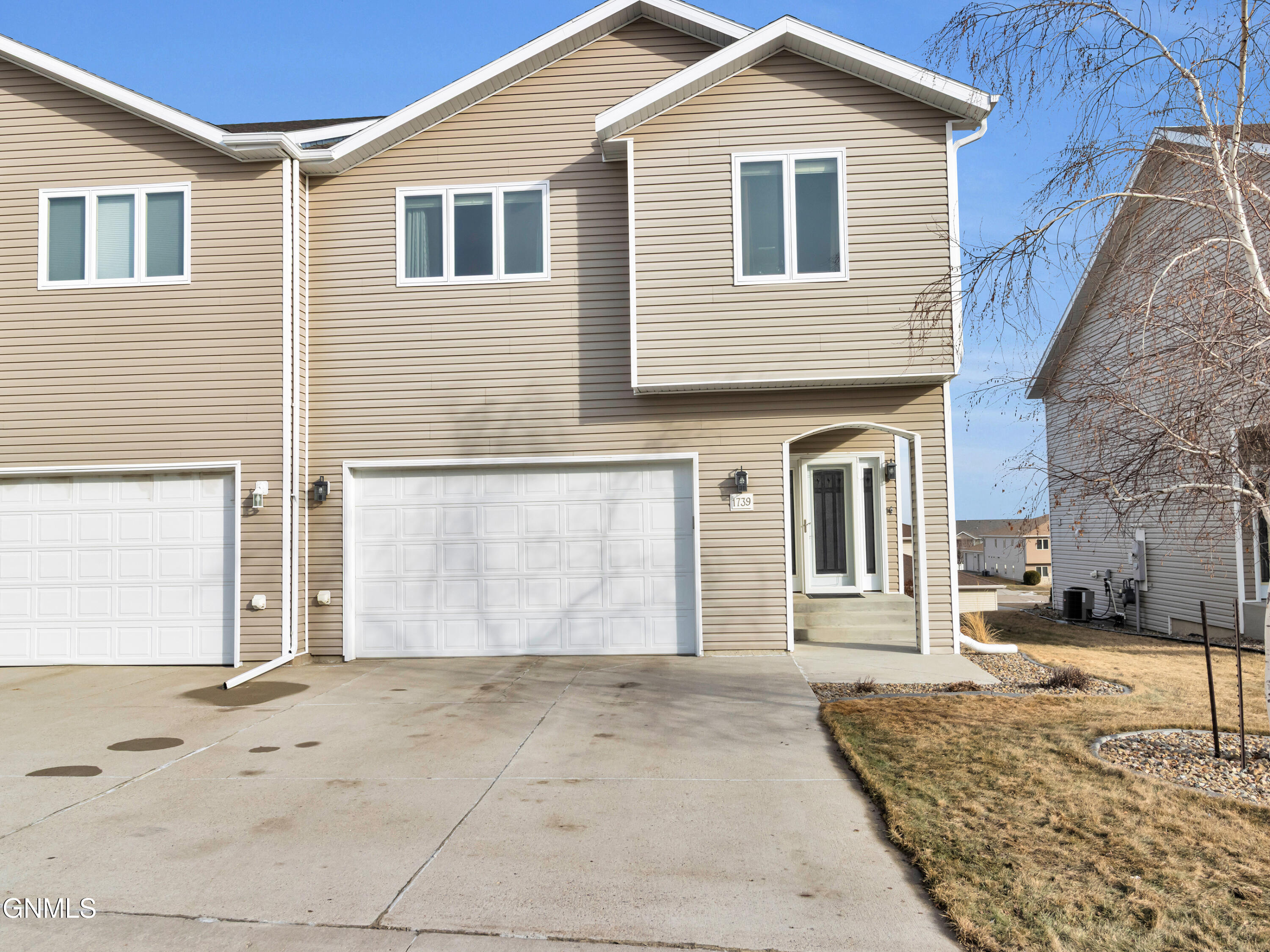 1739 Calgary Loop
