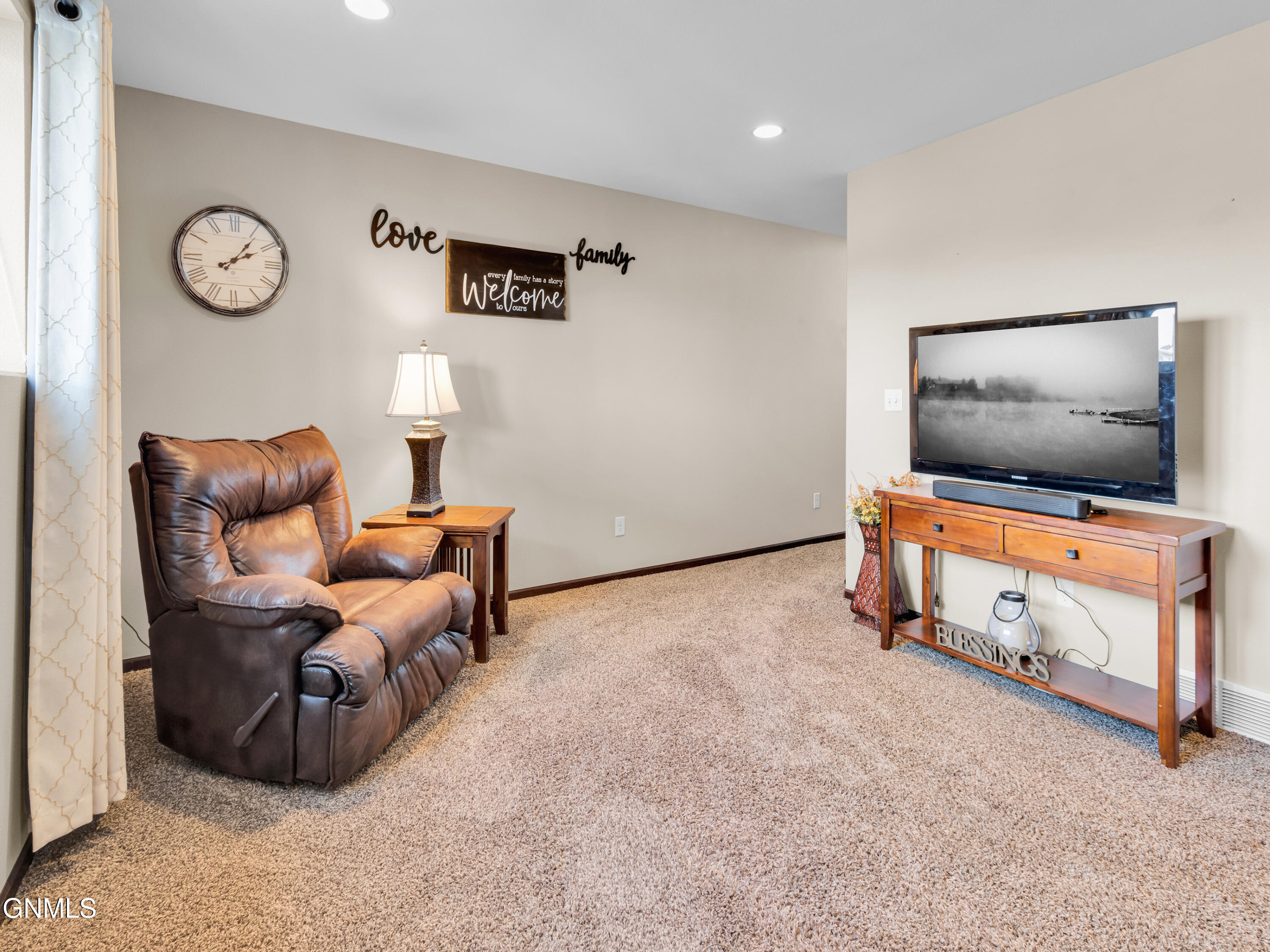 1739 Calgary Loop