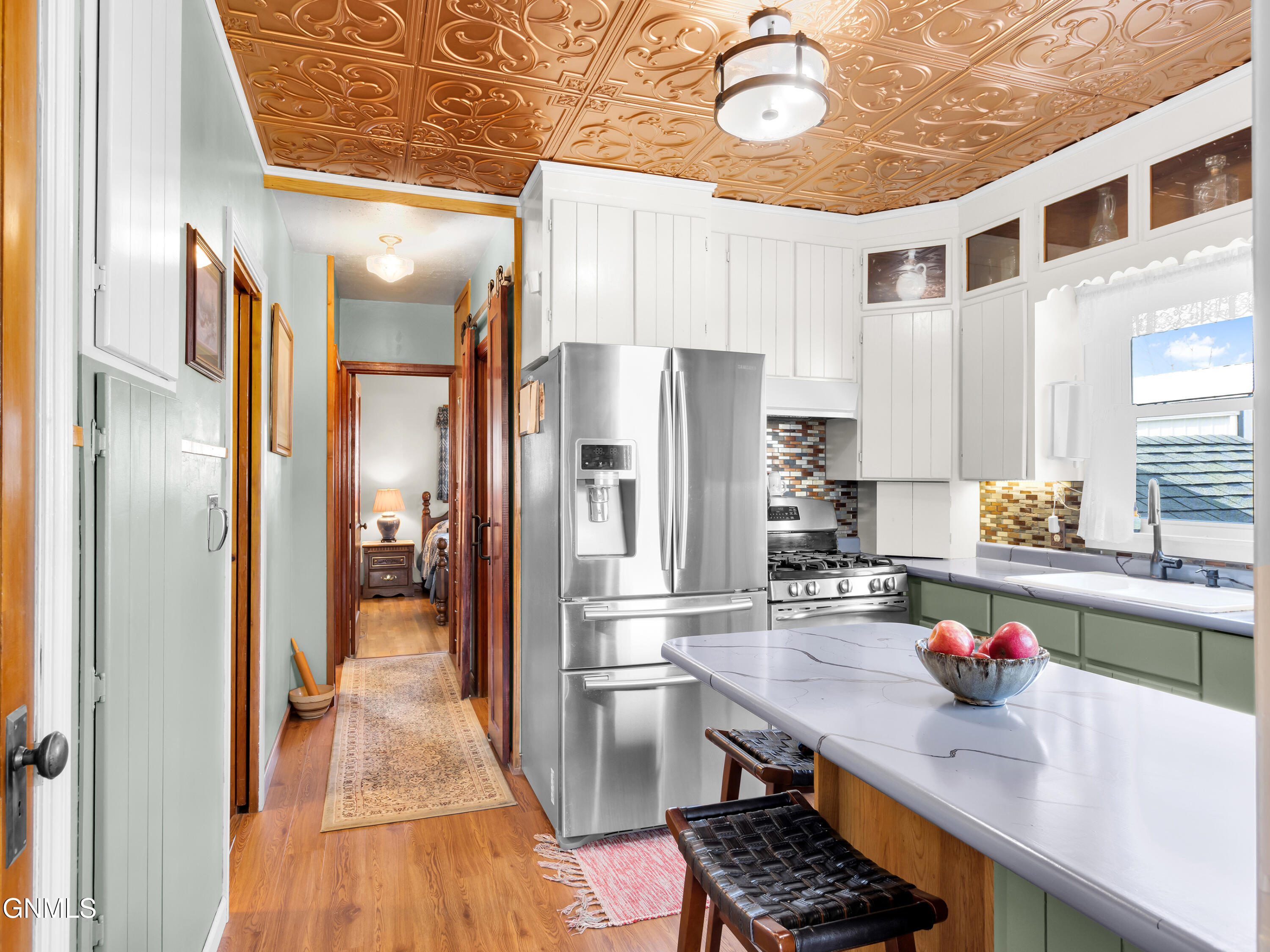 4 3rd Avenue E