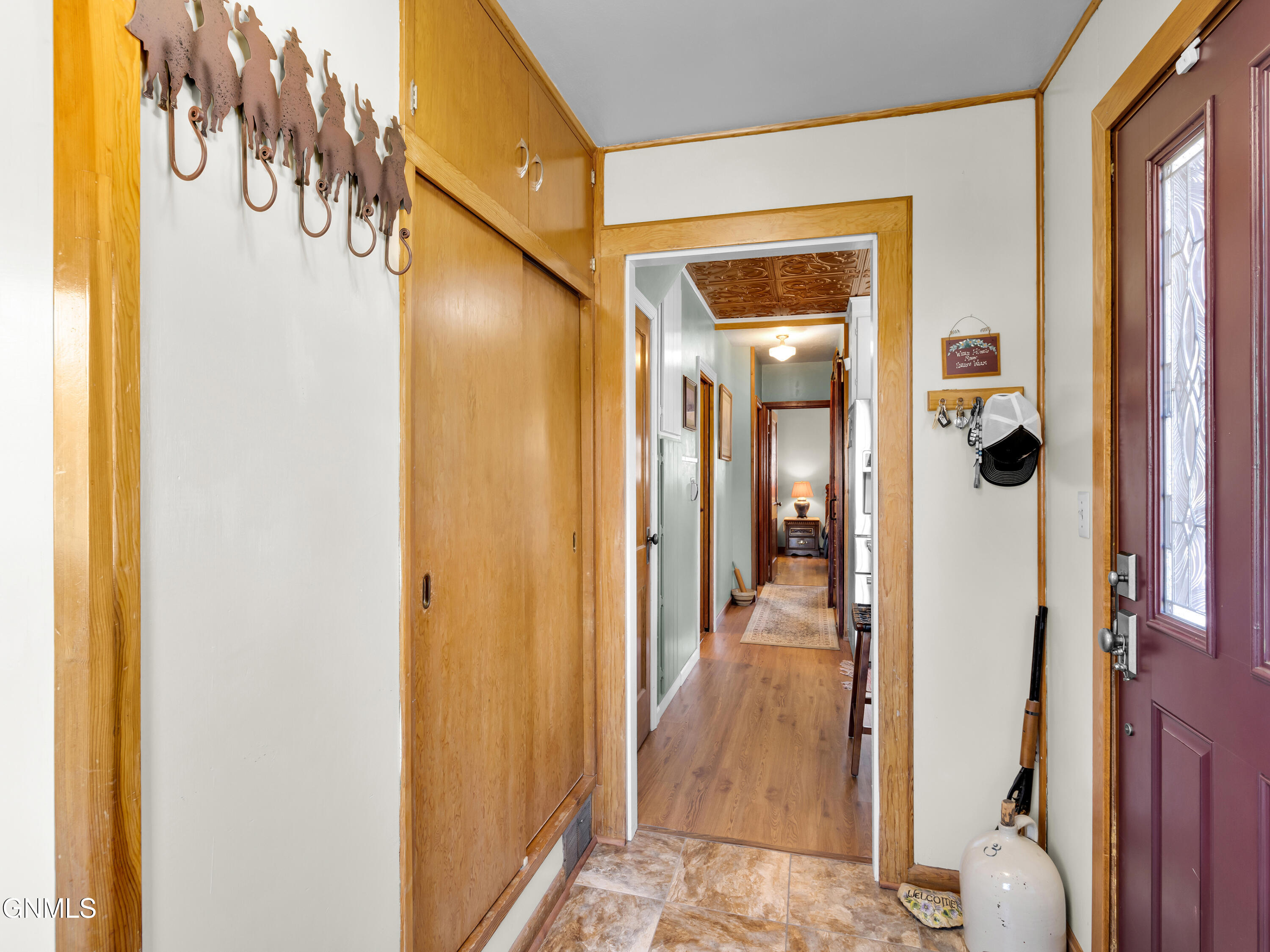4 3rd Avenue E