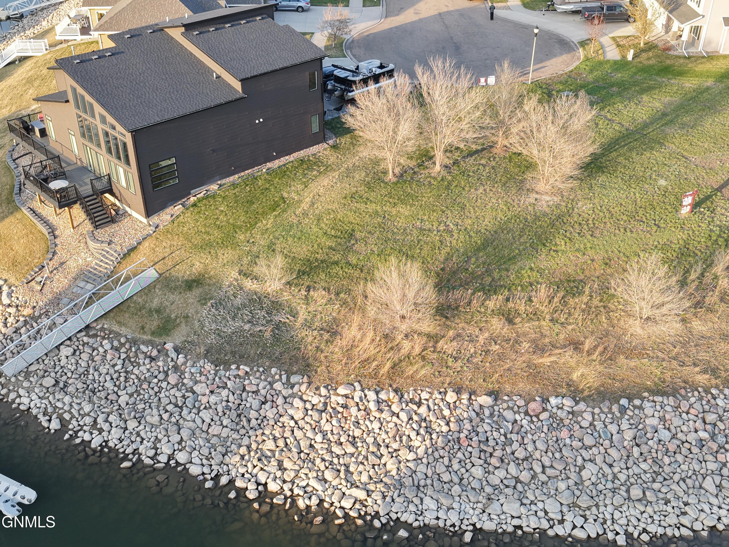 2207 Bridgeview Court