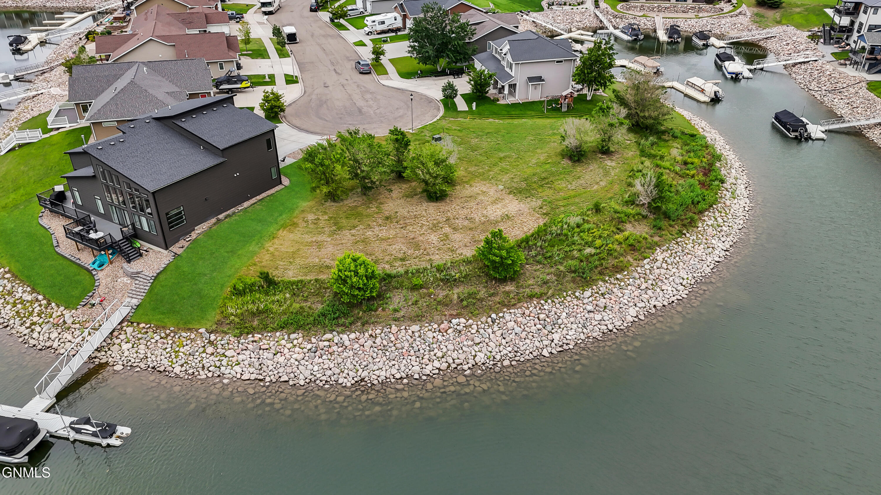 2207 Bridgeview Court