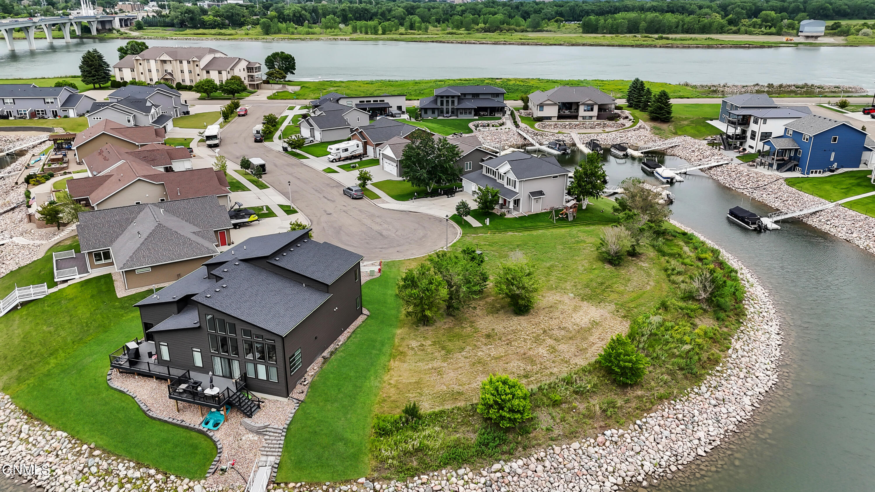 2207 Bridgeview Court