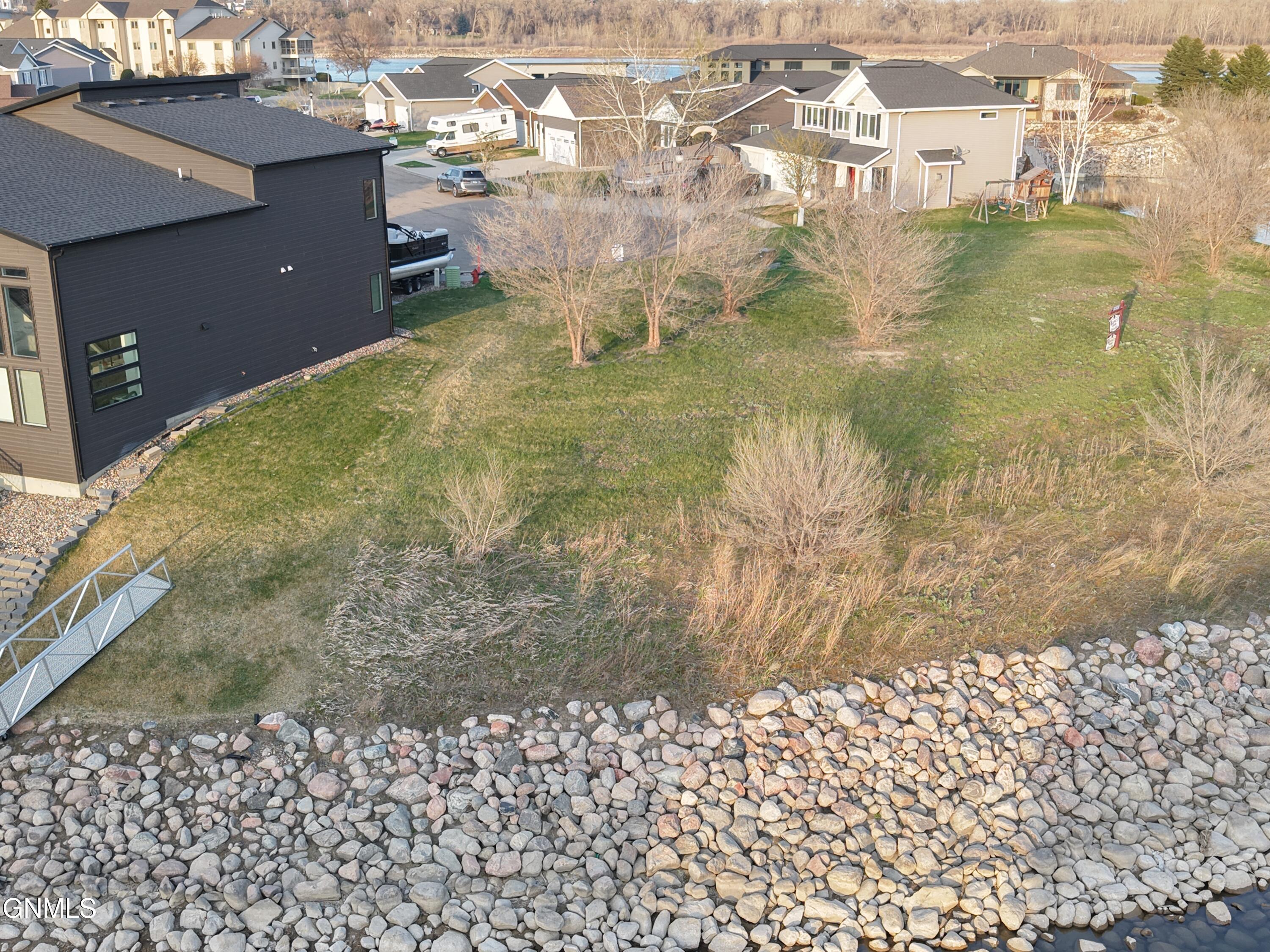2207 Bridgeview Court