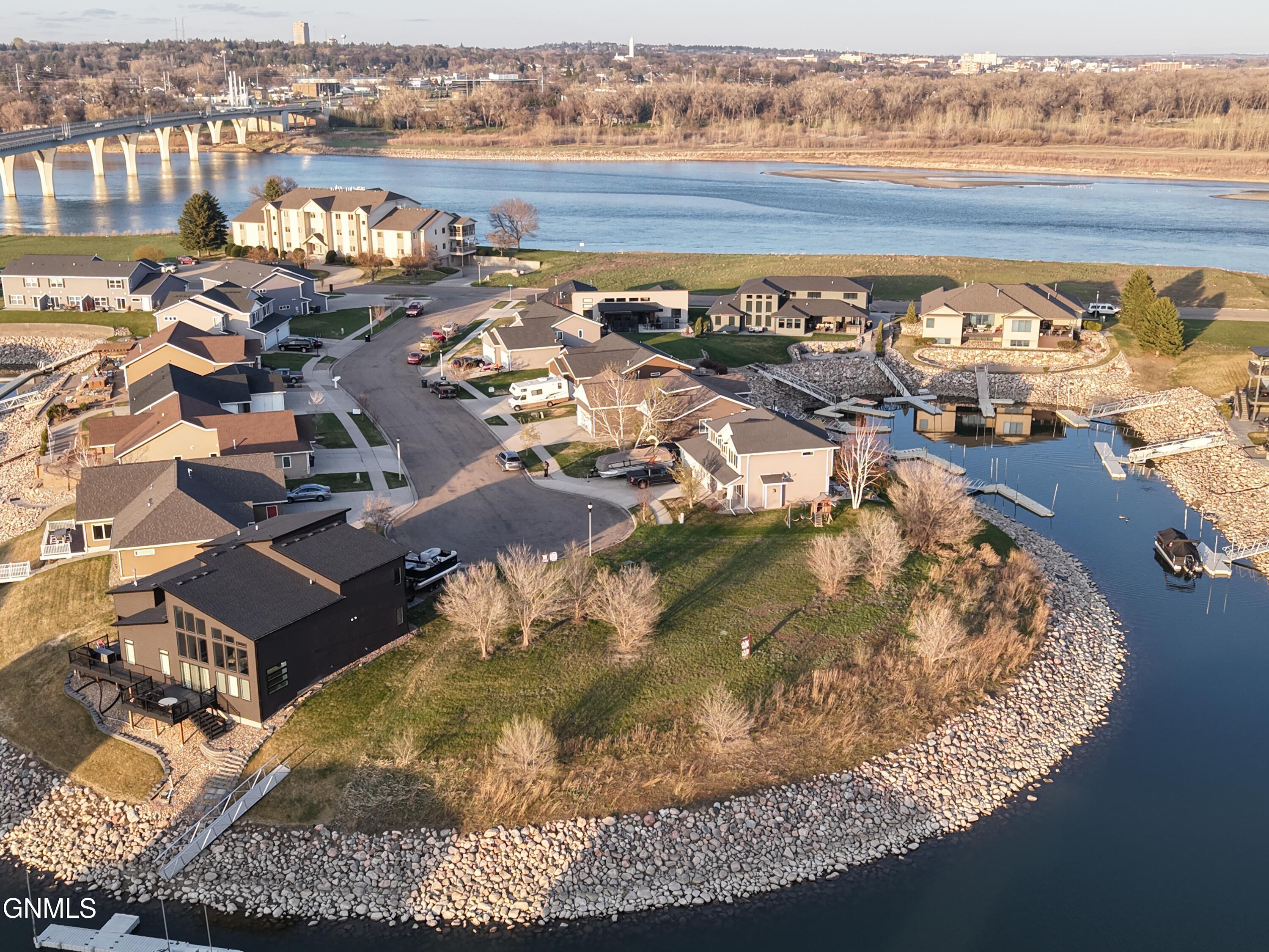 2207 Bridgeview Court