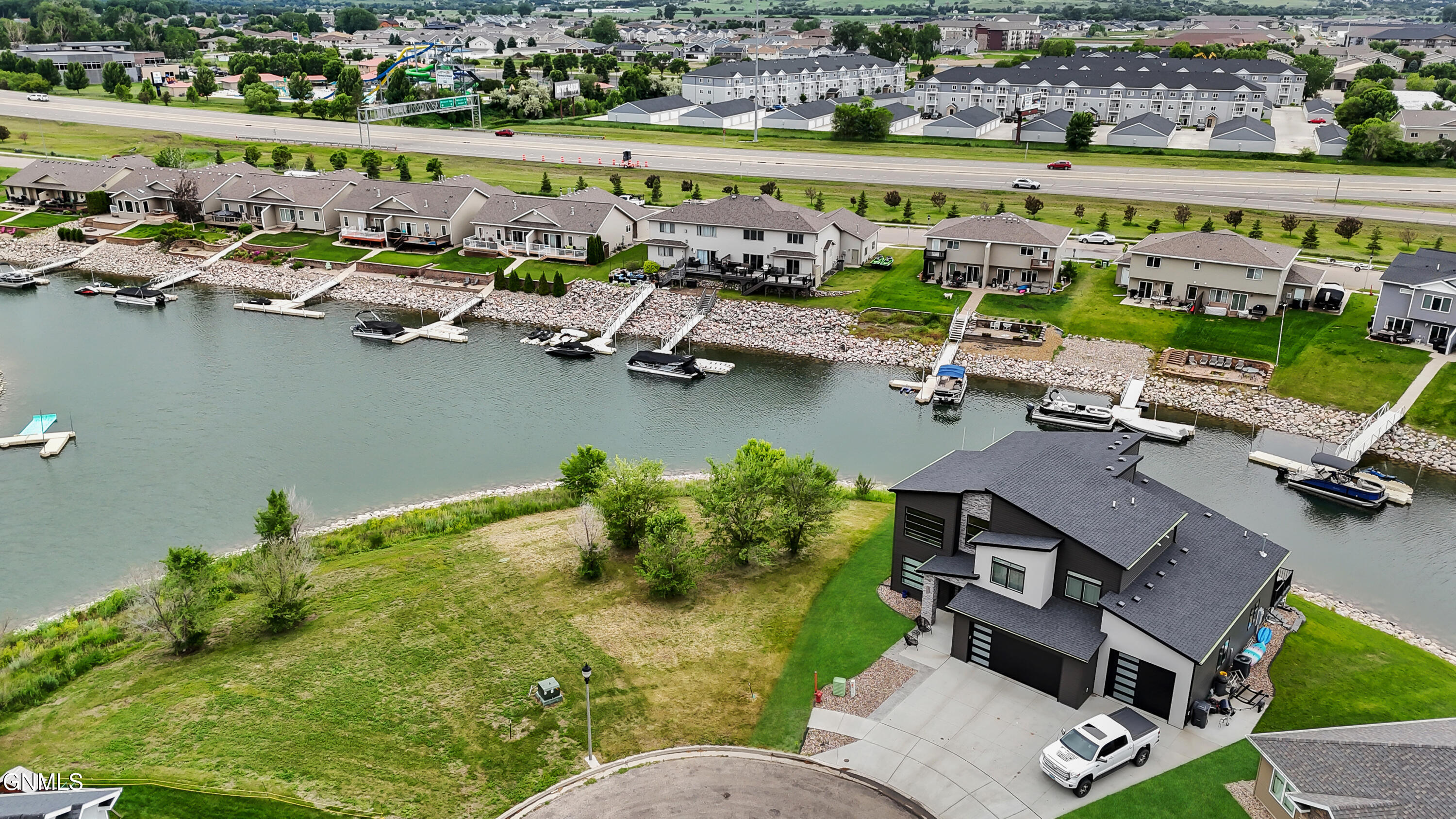 2207 Bridgeview Court